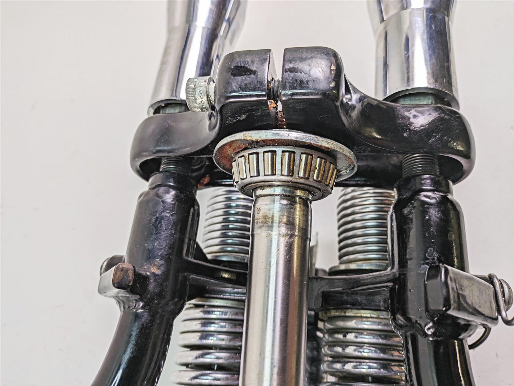 2009 Harley Softail FLSTSB Cross Bones Nice Front End Springer Fork Set 46173-05 46174-05 {{ shop.shopifyCountryName }} - Mototech271