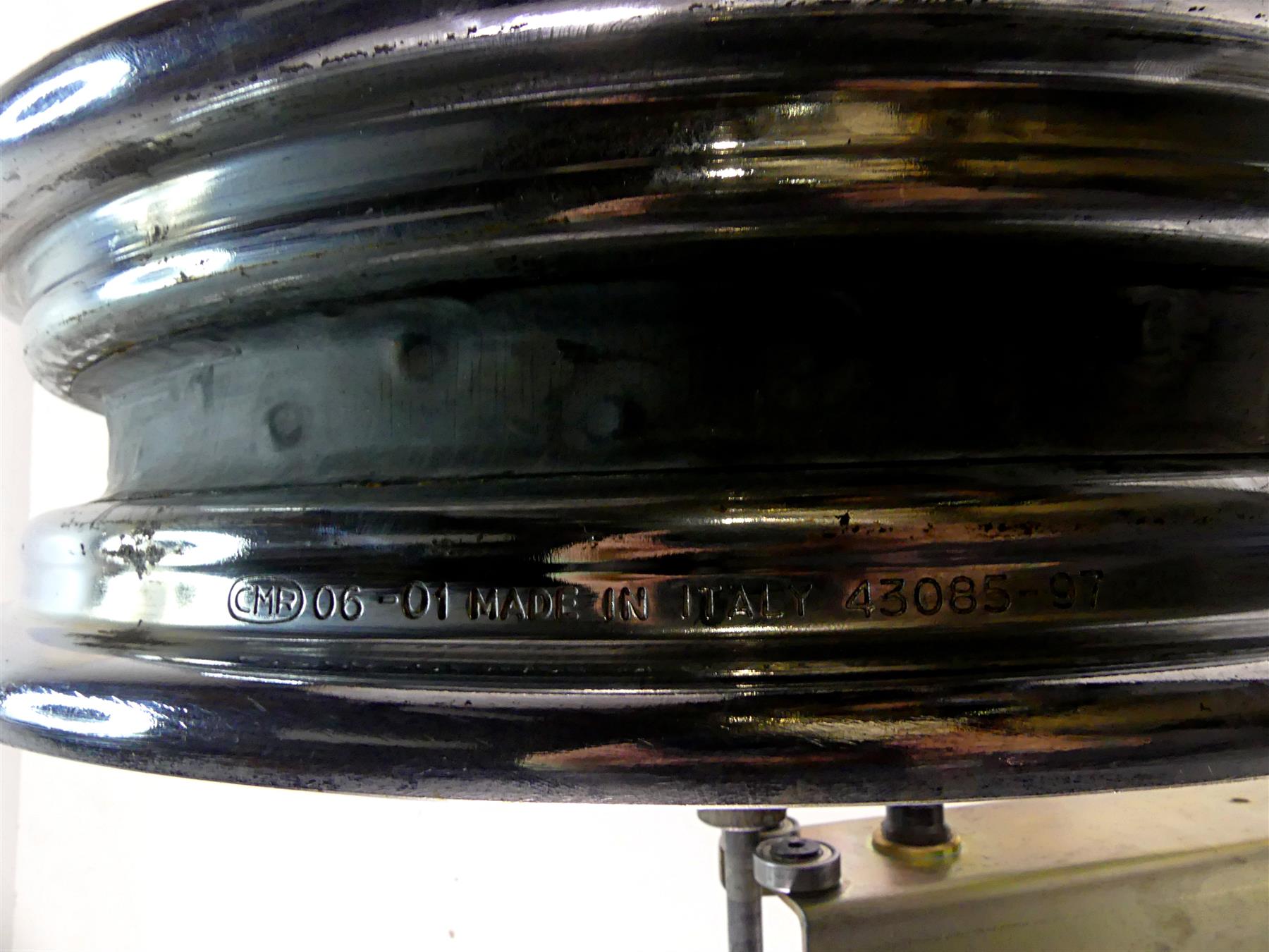 2002 Harley FLSTCI Softail Heritage 16x3 Front Wheel Rim - Read 43085-97 {{ shop.shopifyCountryName }} - Mototech271