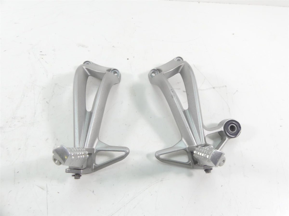 2007 Yamaha FZ1 Fazer Rear Passenger Footpeg Foot Peg Set 2D1-2742L-00-00 {{ shop.shopifyCountryName }} - Mototech271