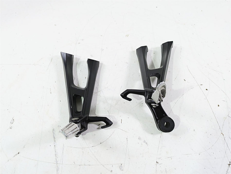 2016 Suzuki GSXR1000 Rear Passenger Foot Peg Set 43600-47H40 43611-37H10 {{ shop.shopifyCountryName }} - Mototech271