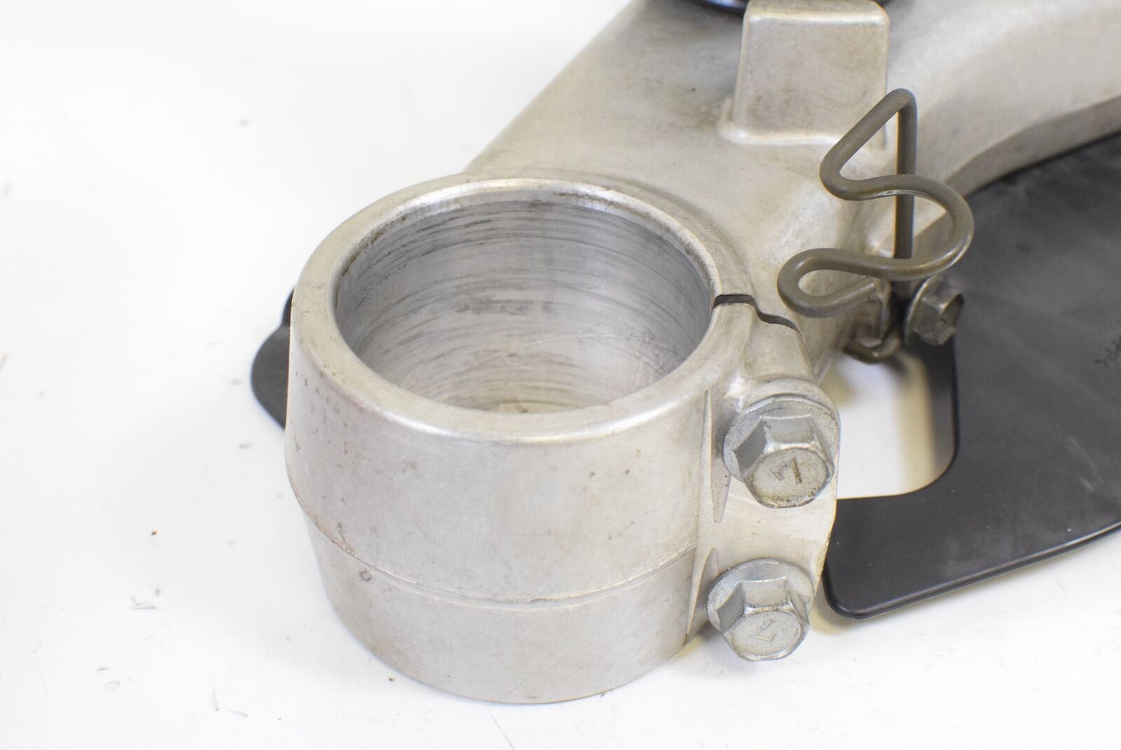 2000 Suzuki TL1000R TL1000 Lower Triple Tree Steering Clamp 51410-02FA0 {{ shop.shopifyCountryName }} - Mototech271