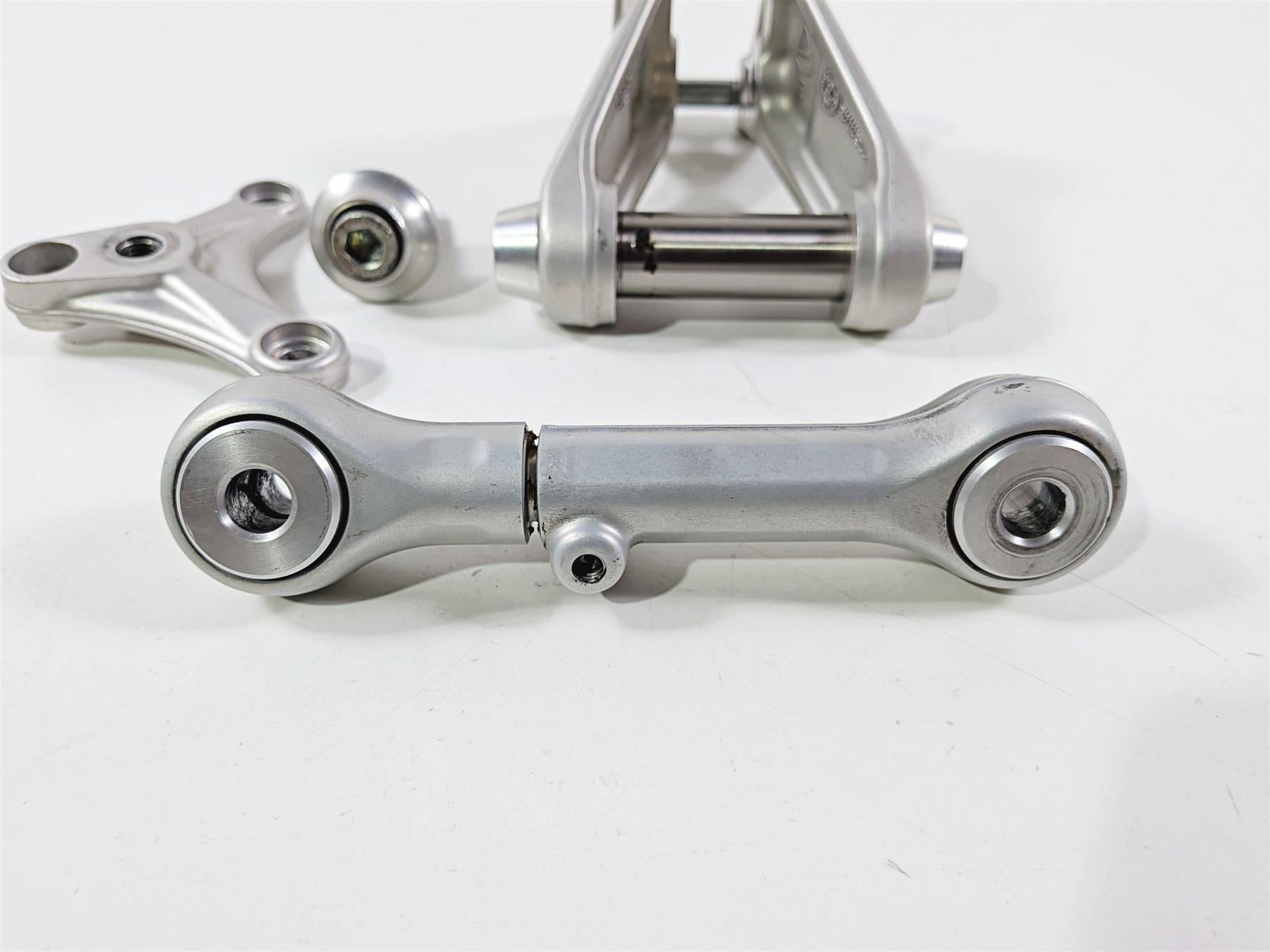 2017 Ducati Panigale 1299 Rear Shock Linkage Dogbone Rocker Arm Set 37211171BA-Mototech271