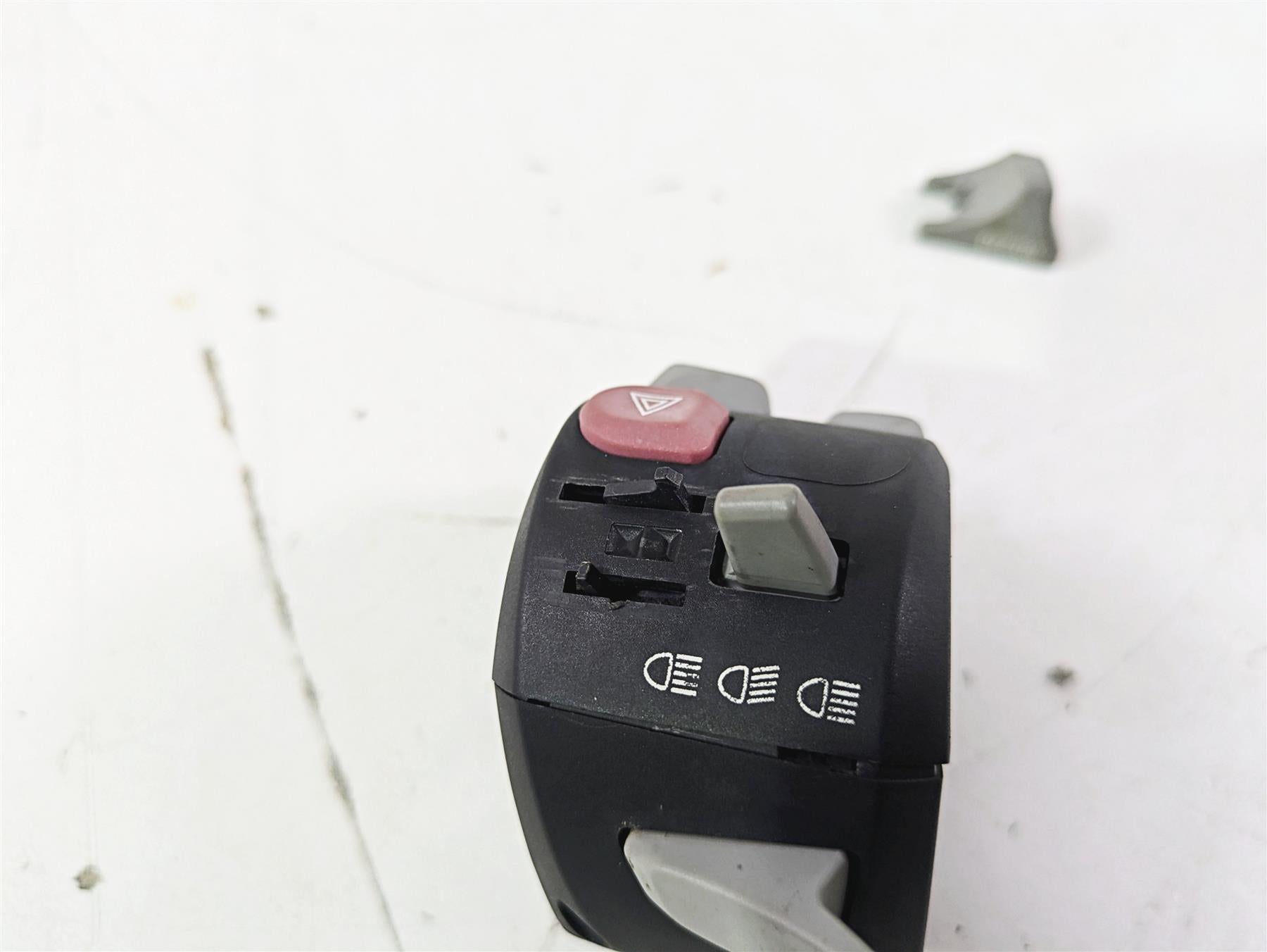 2015 BMW R1200GS Adv K51 Left Hand Control Switch READ 61318549965 {{ shop.shopifyCountryName }} - Mototech271