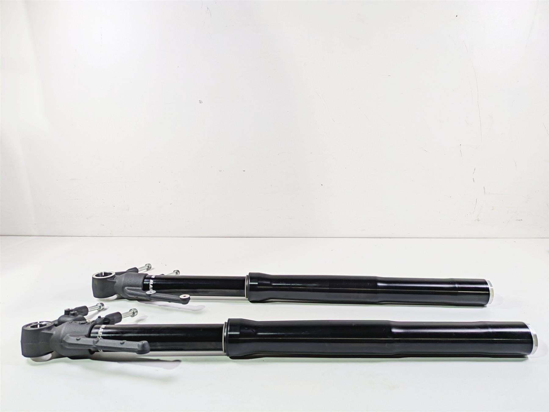 2022 Ducati Hypermotard 950 Straight Marzocchi Front Forks 34420983A 34520983A {{ shop.shopifyCountryName }} - Mototech271