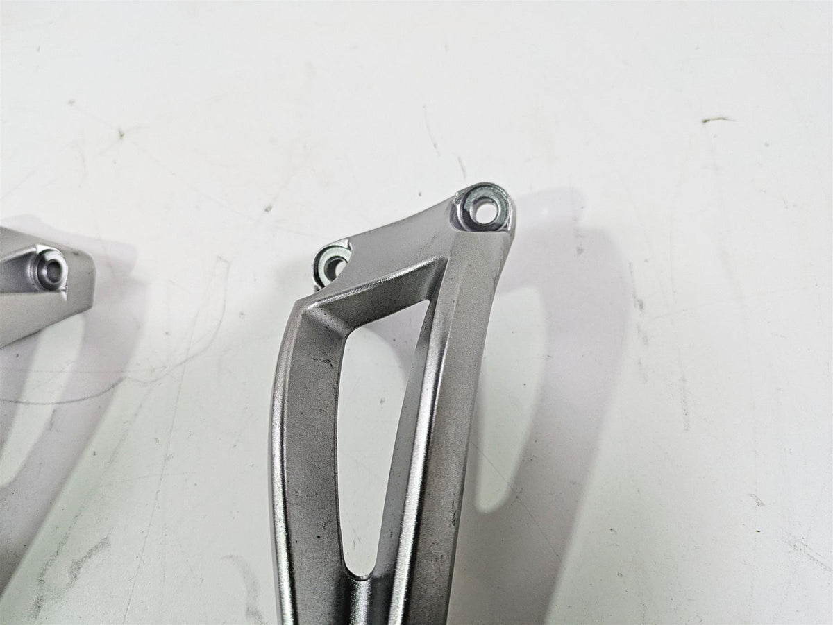 2009 Yamaha FZ1 FZS10 Fazer Rear Passenger Footpeg Set 2D1-2741L-00-00 {{ shop.shopifyCountryName }} - Mototech271