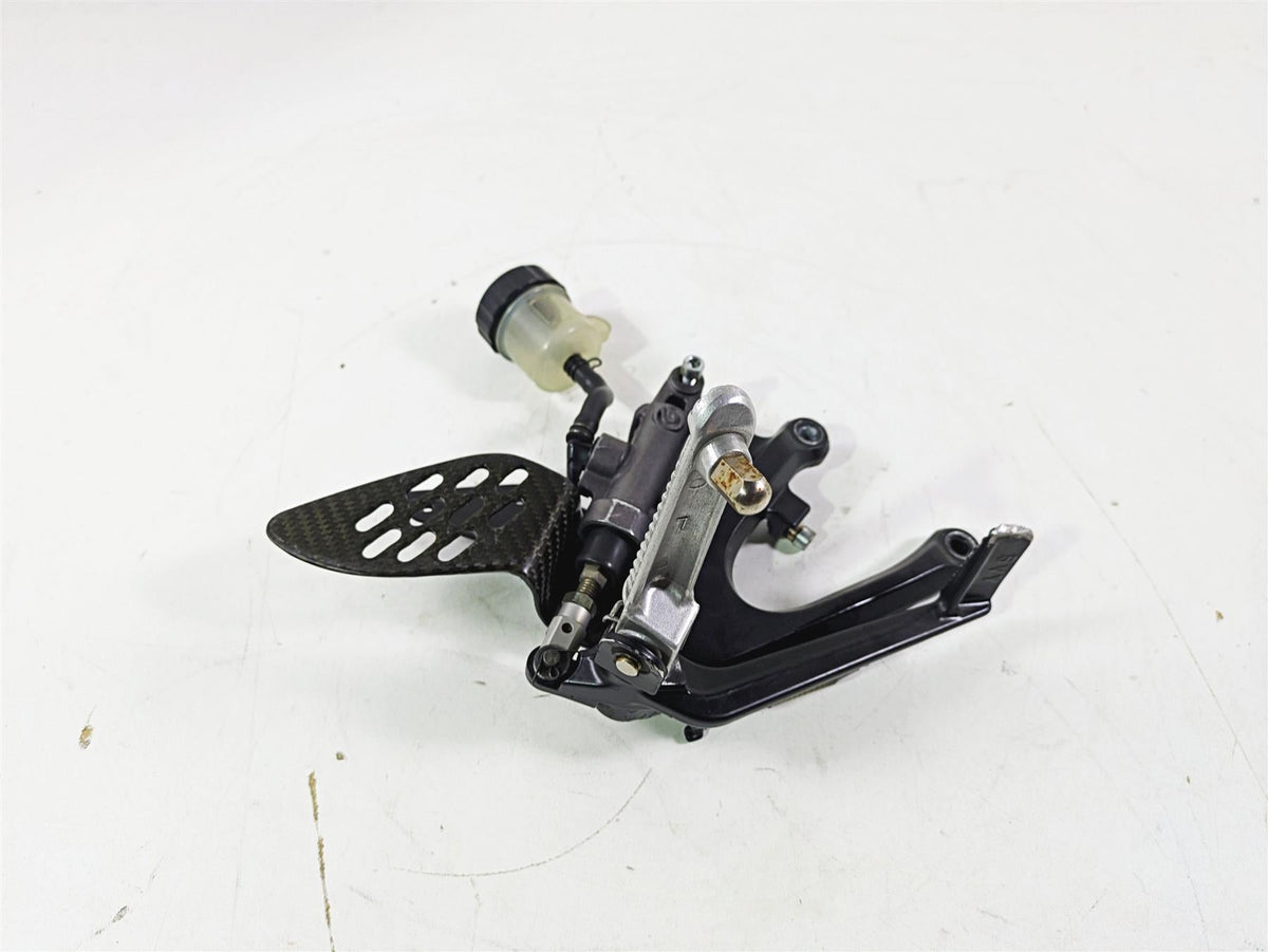 2005 Yamaha YZFR1 YZF R1 Right Footpeg & Master Cylinder Set 5VY-27443-01 {{ shop.shopifyCountryName }} - Mototech271