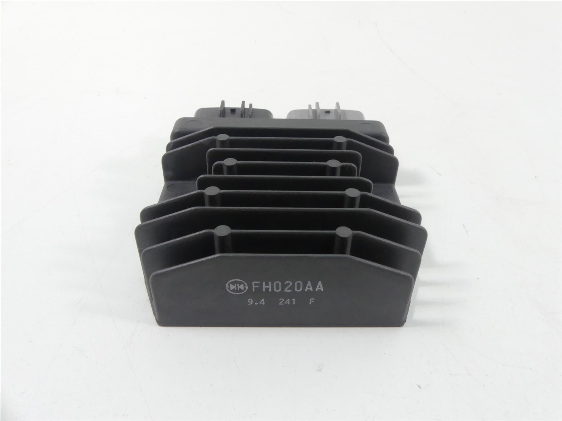 2020 Triumph Speed Triple RS 1050 Rectifier Voltage Regulator T1300675 FH020AA {{ shop.shopifyCountryName }} - Mototech271