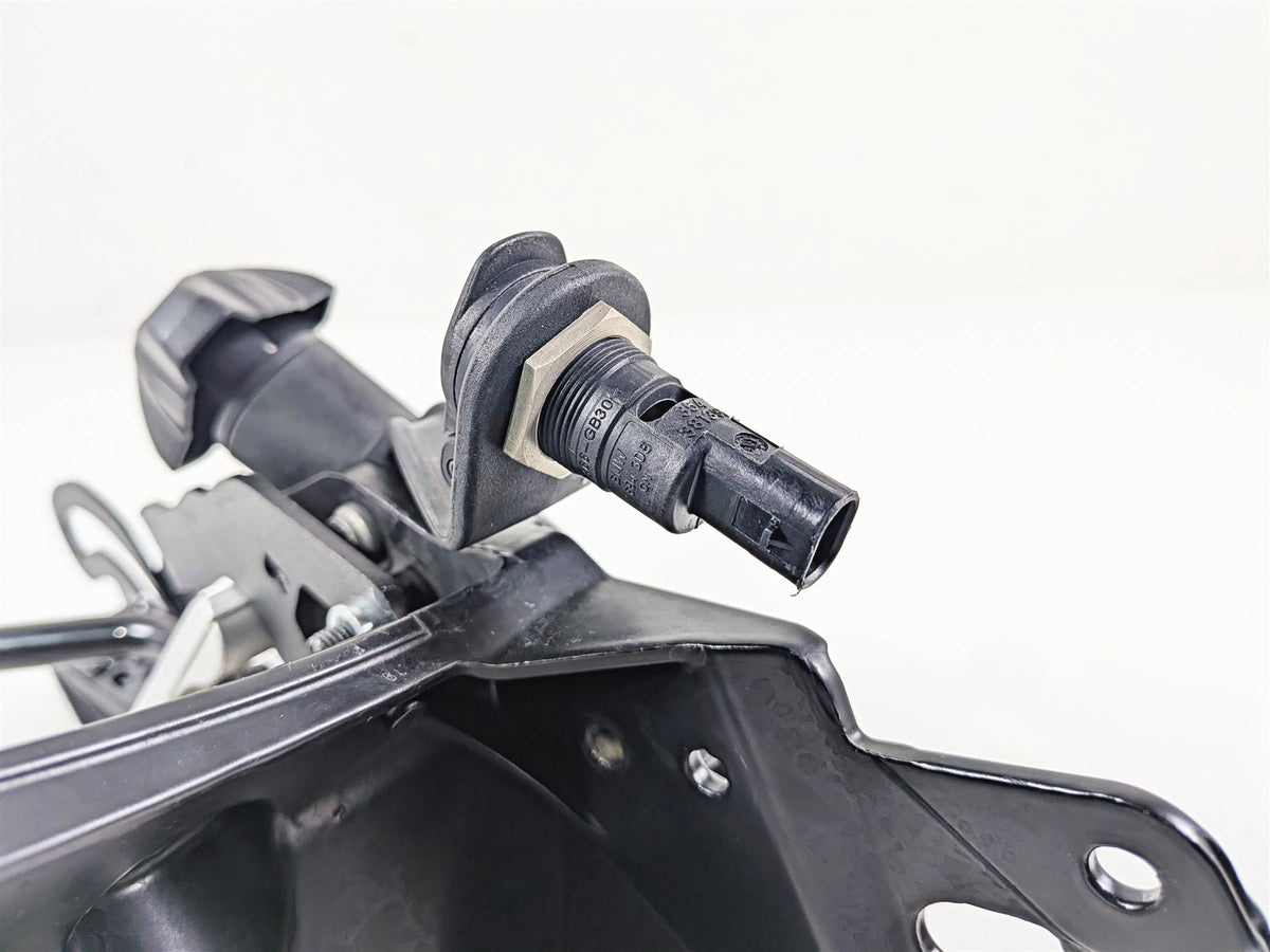 2016 BMW R1200 GS K50 Front Windshield Adjuster & Mount 46638561351 {{ shop.shopifyCountryName }} - Mototech271