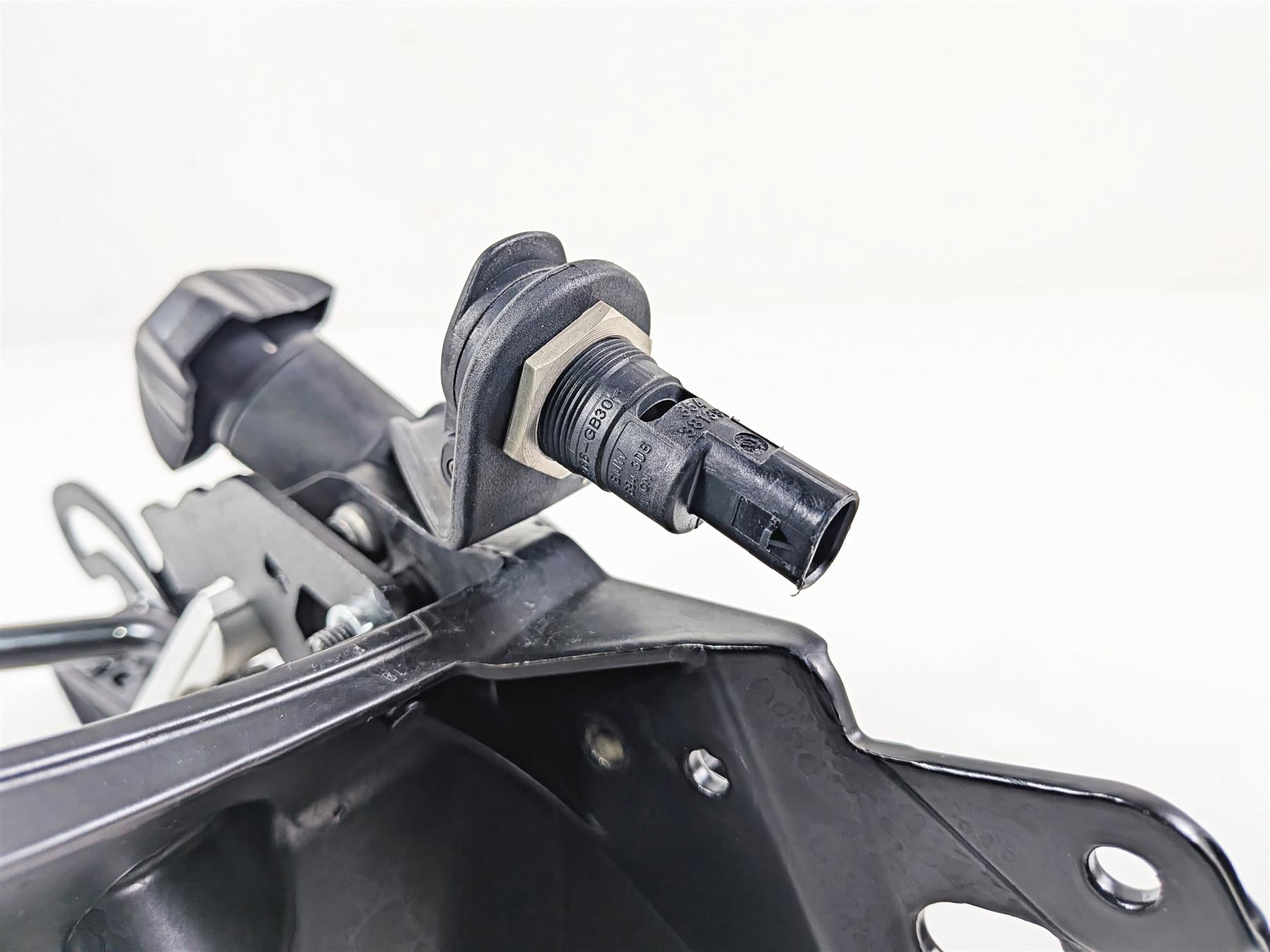 2016 BMW R1200 GS K50 Front Windshield Adjuster & Mount 46638561351 {{ shop.shopifyCountryName }} - Mototech271