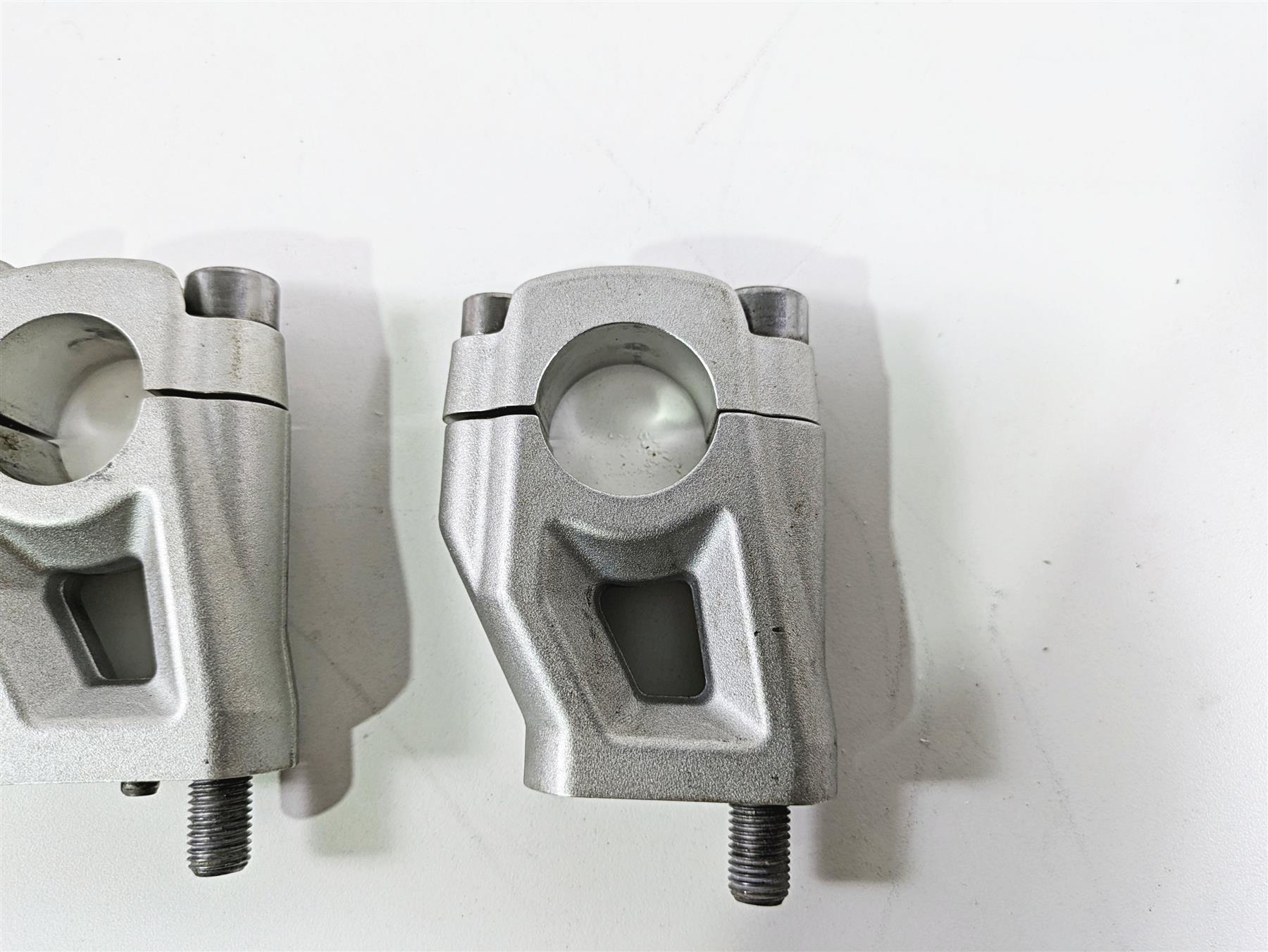2015 Triumph Tiger Explorer XC Oem Handlebar Riser Holder Set T2040813 {{ shop.shopifyCountryName }} - Mototech271