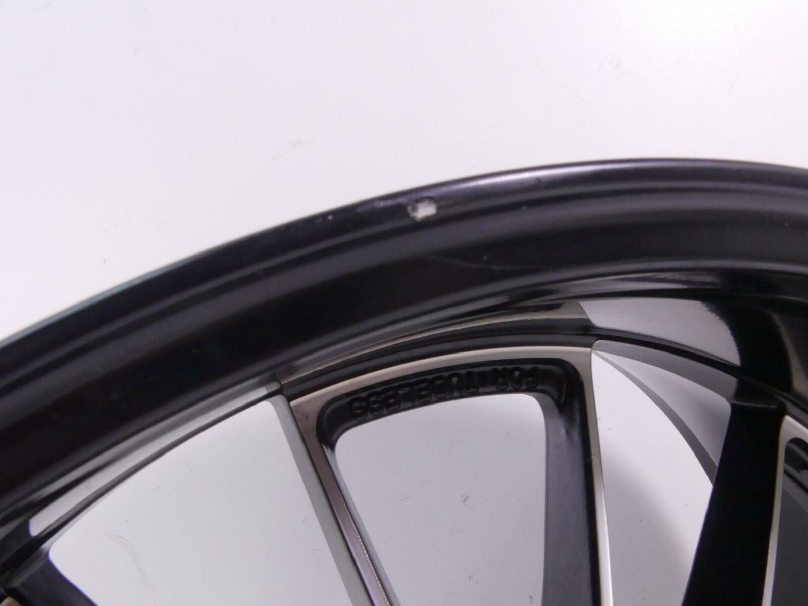 2015 Ducati Diavel Dark Straight Rear Wheel Rim 17x8 50211422AA {{ shop.shopifyCountryName }} - Mototech271