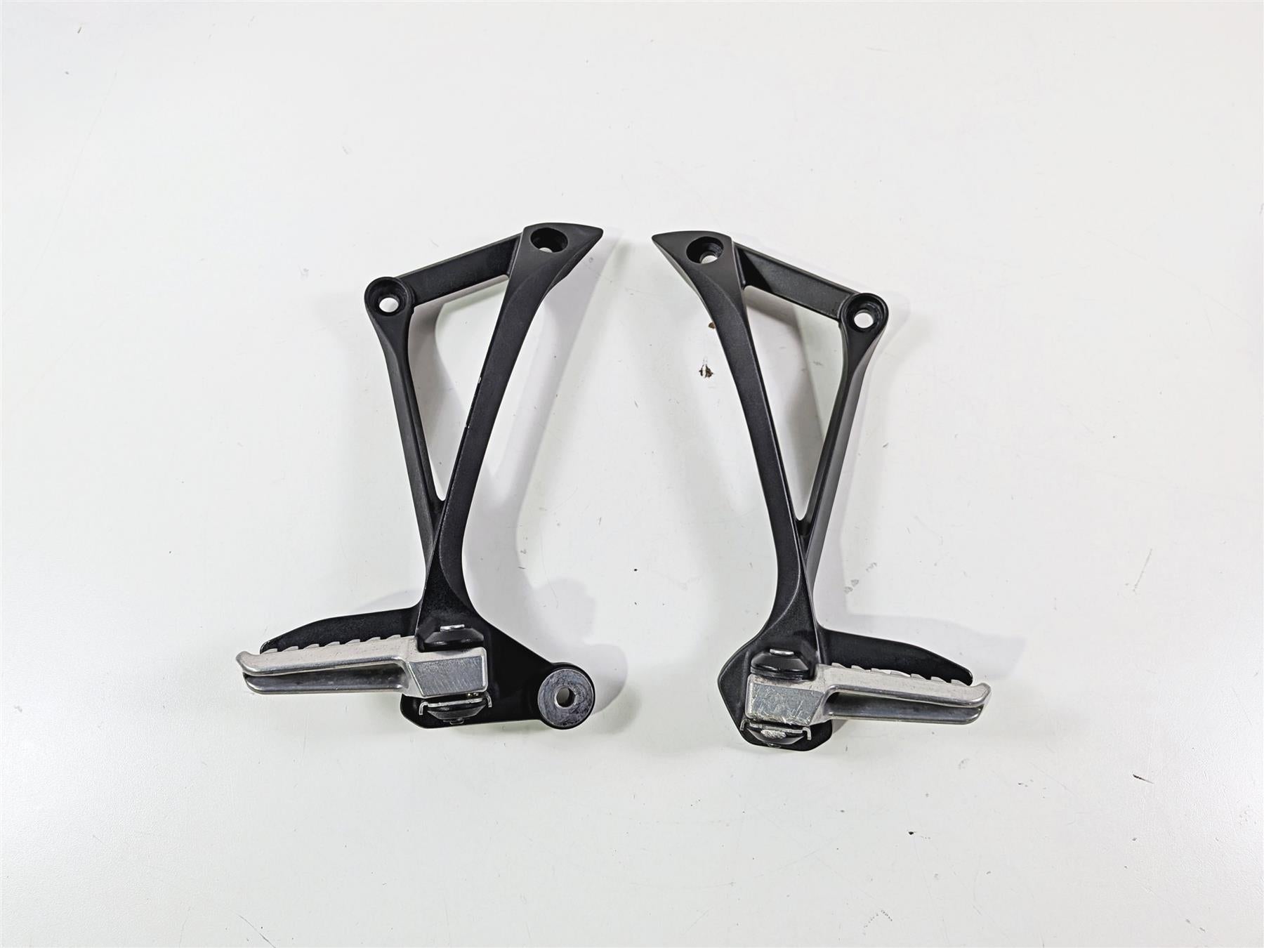 2022 Kawasaki ZX10R ZX1000 Ninja Passenger Foot Peg Rest Set 35063-0700-18R {{ shop.shopifyCountryName }} - Mototech271