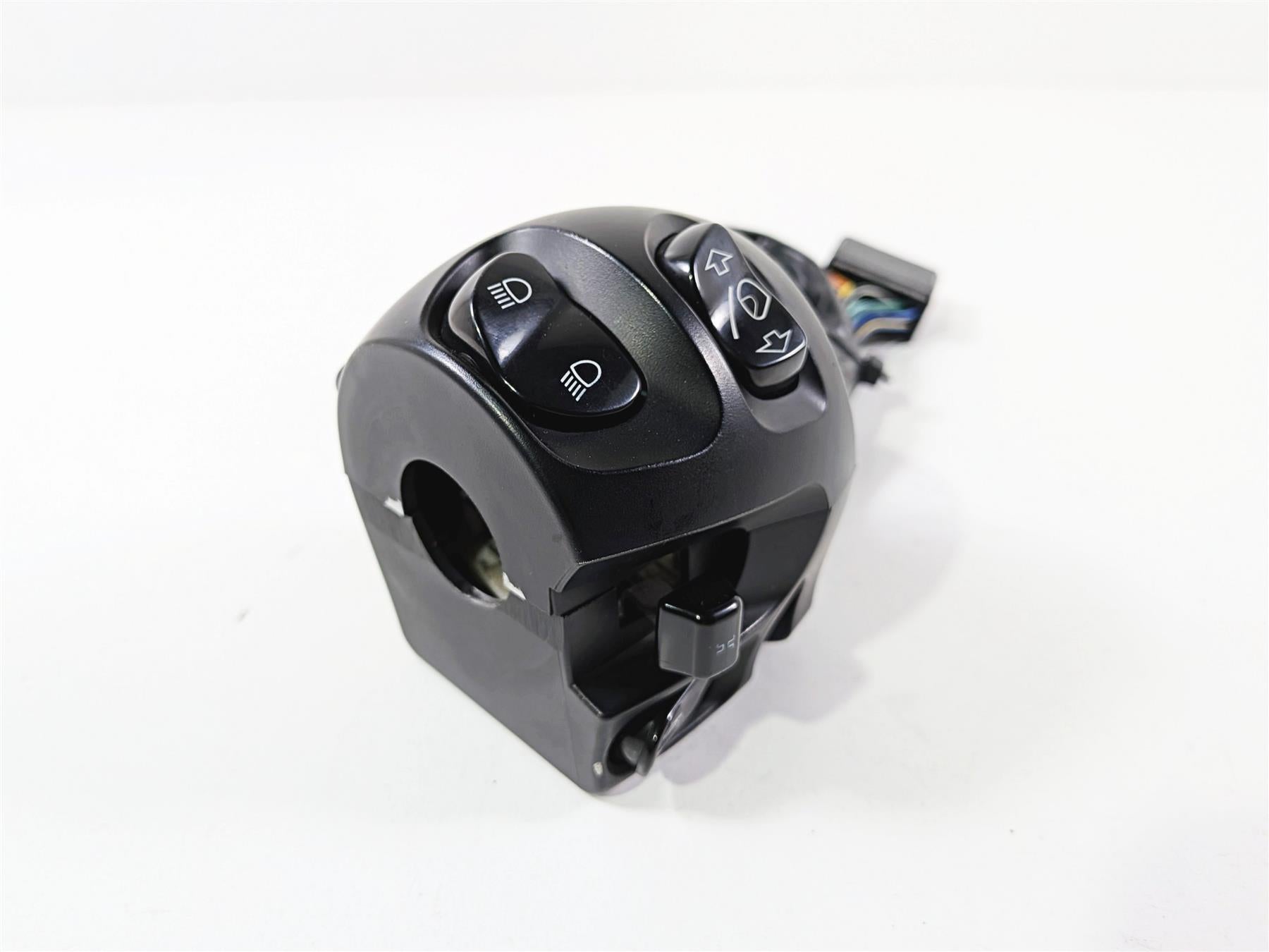 2013 Victory Vision Tour Left Hand Windshield Light Control Switch 4011993 {{ shop.shopifyCountryName }} - Mototech271