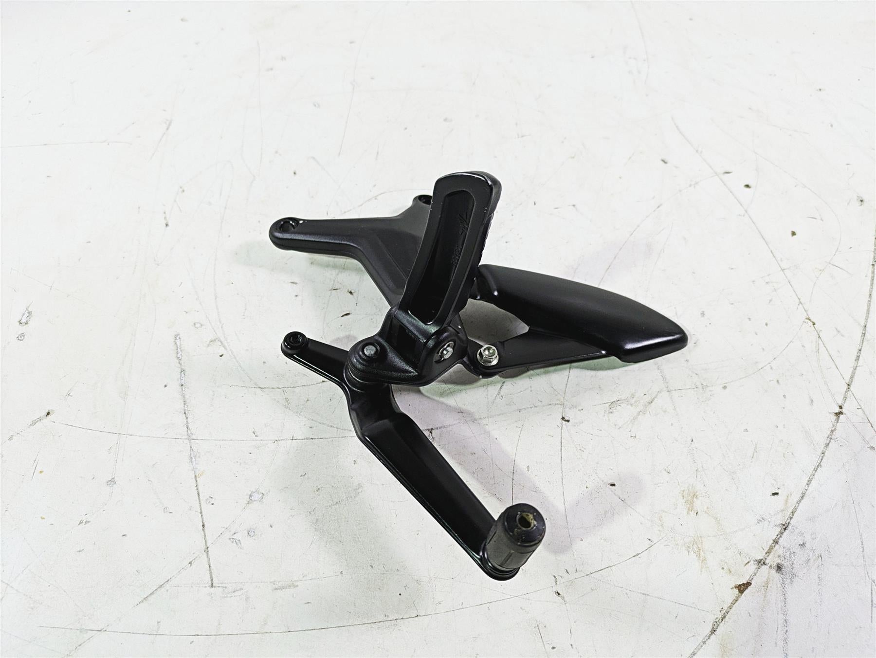 2022 MV Agusta F3 800 Rosso Left Front Footpeg & Shifter Set 80A0B7474 {{ shop.shopifyCountryName }} - Mototech271