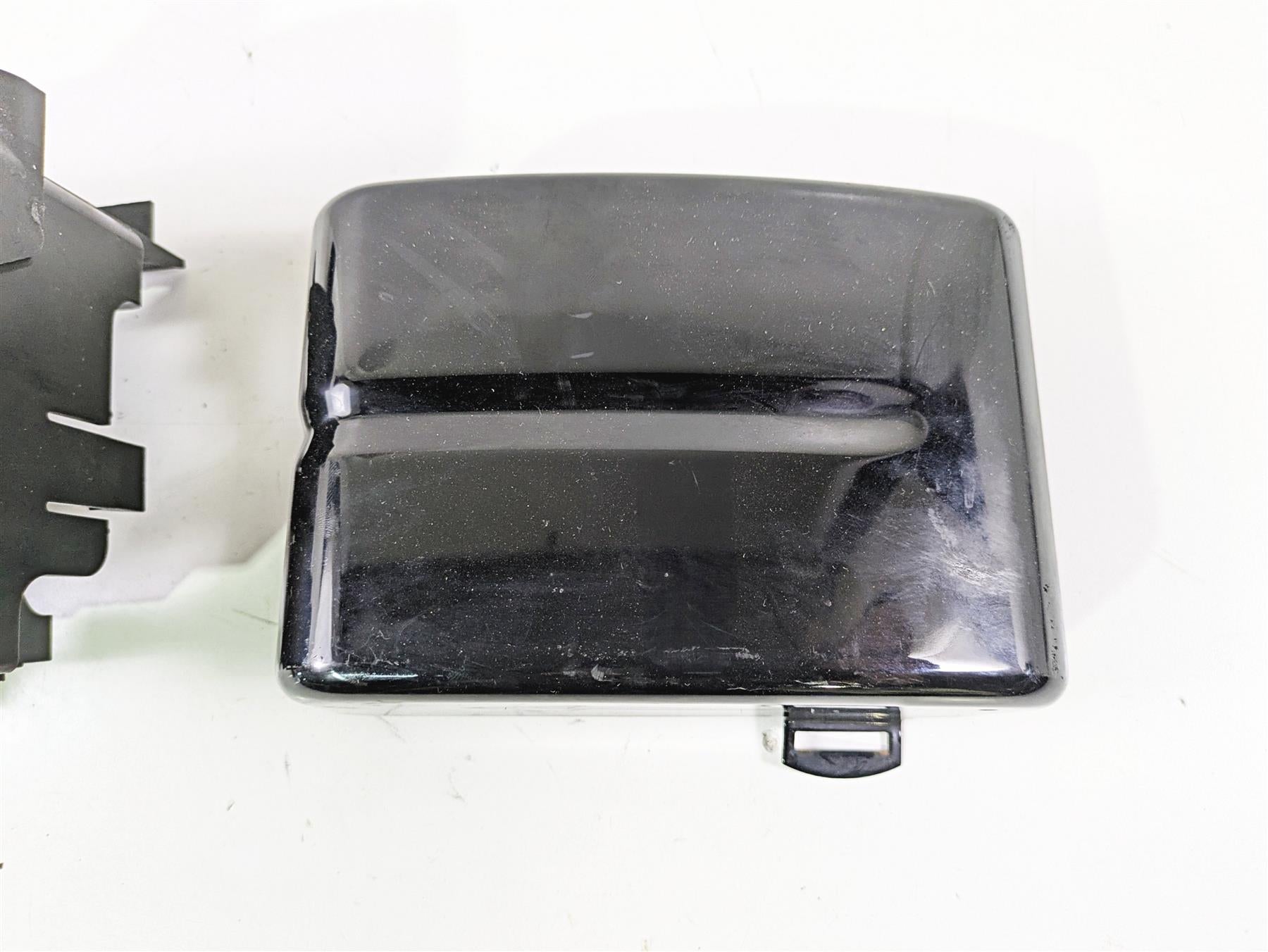 2015 Harley FXDF Dyna Fat Bob Electric Tray & Black Cover 70367-12 66361-12 {{ shop.shopifyCountryName }} - Mototech271