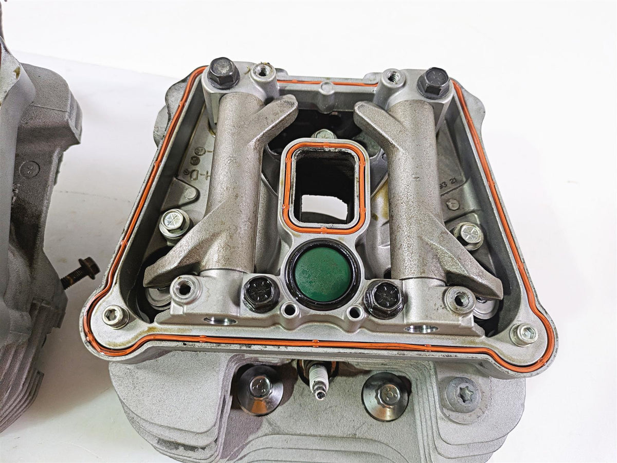 2009 Harley XR1200 Sportster Cylinderhead Cylinder Head Set 17524-08 17523-08 {{ shop.shopifyCountryName }} - Mototech271