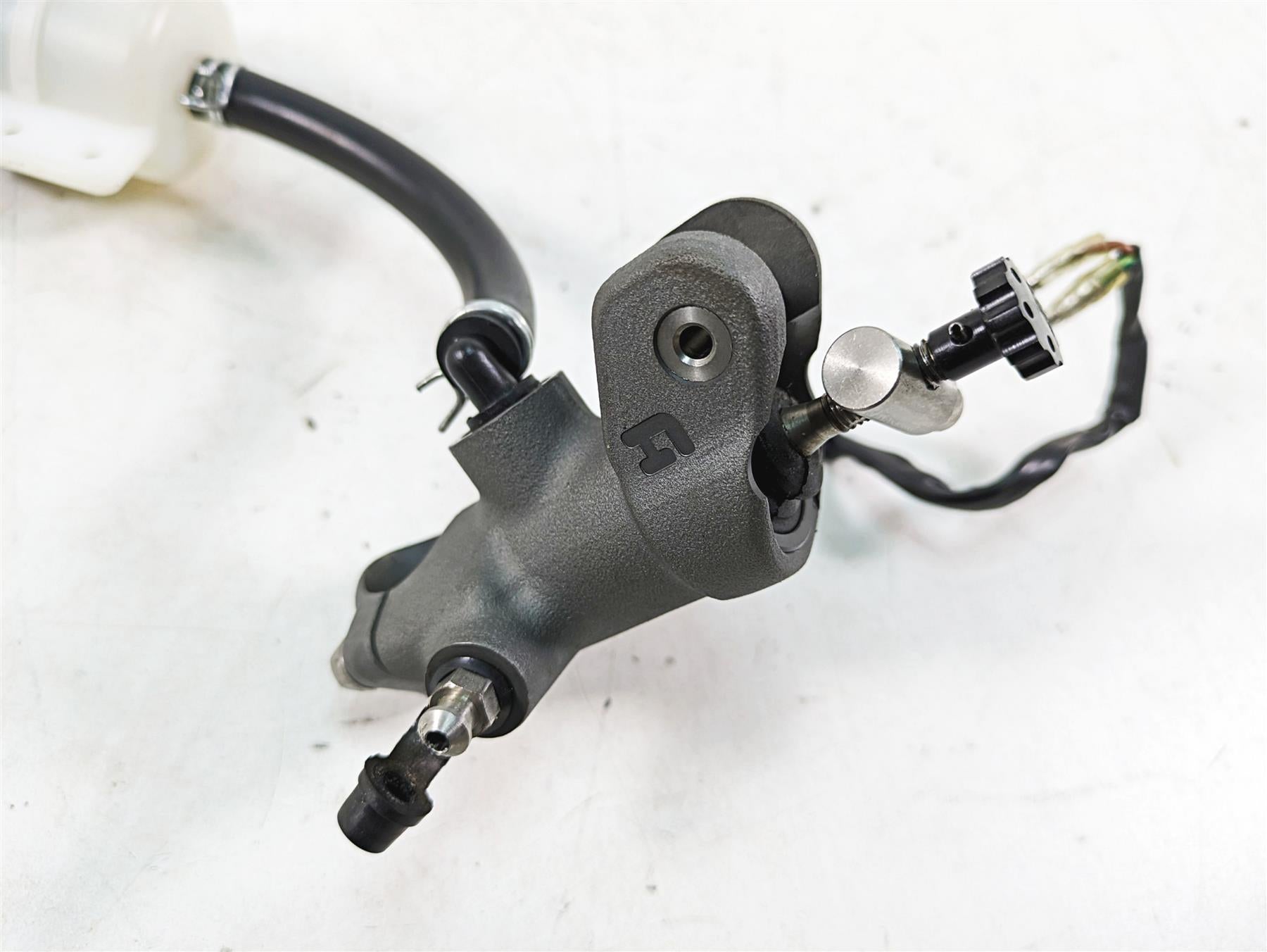 2013 MV Agusta F3 675 ERA Accossato Radial Brake Master Cylinder 19x18 CY023 {{ shop.shopifyCountryName }} - Mototech271