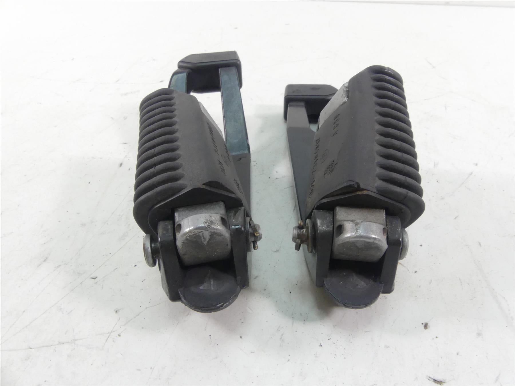 1999 BMW R1100 GS 259E Passenger Footpeg Foot Peg Set 46712314761 46712314762 {{ shop.shopifyCountryName }} - Mototech271