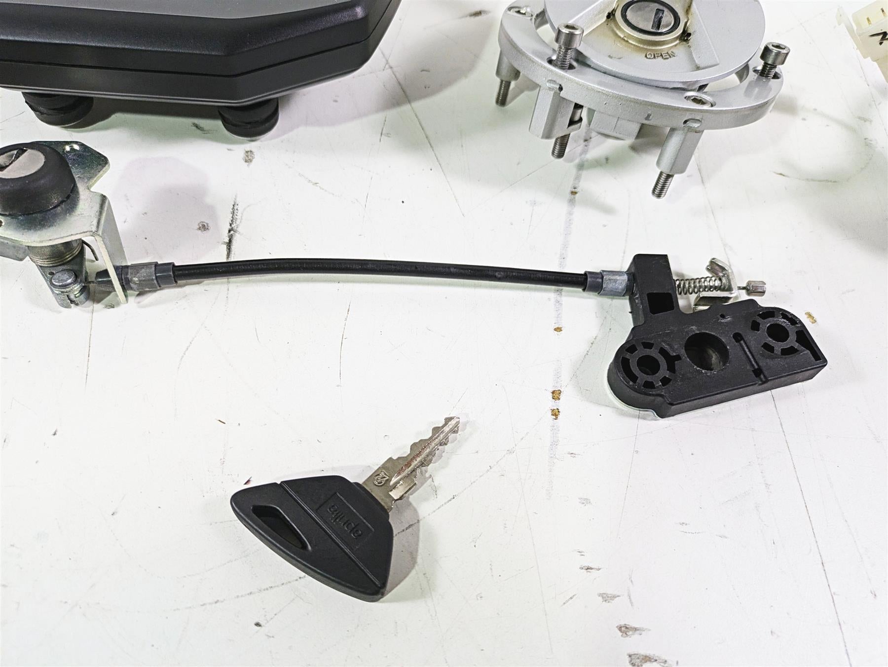 2021 Aprilia RS660 Cdi Ecm Speedo Ignition Switch Key Set 2K 2D000554 CM301806 {{ shop.shopifyCountryName }} - Mototech271