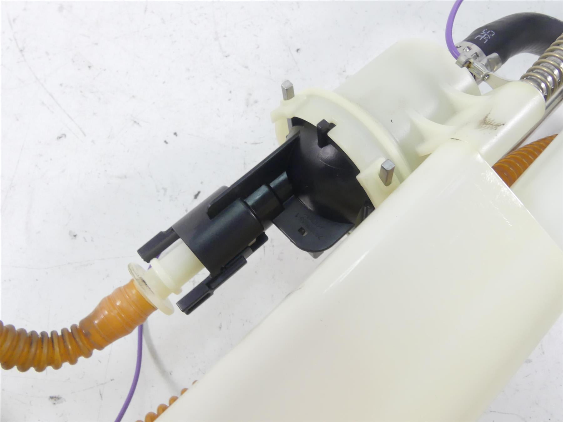 2012 Harley VRSCF Muscle Rod Fuel Gas Petrol Pump - Tested 75310-07 {{ shop.shopifyCountryName }} - Mototech271