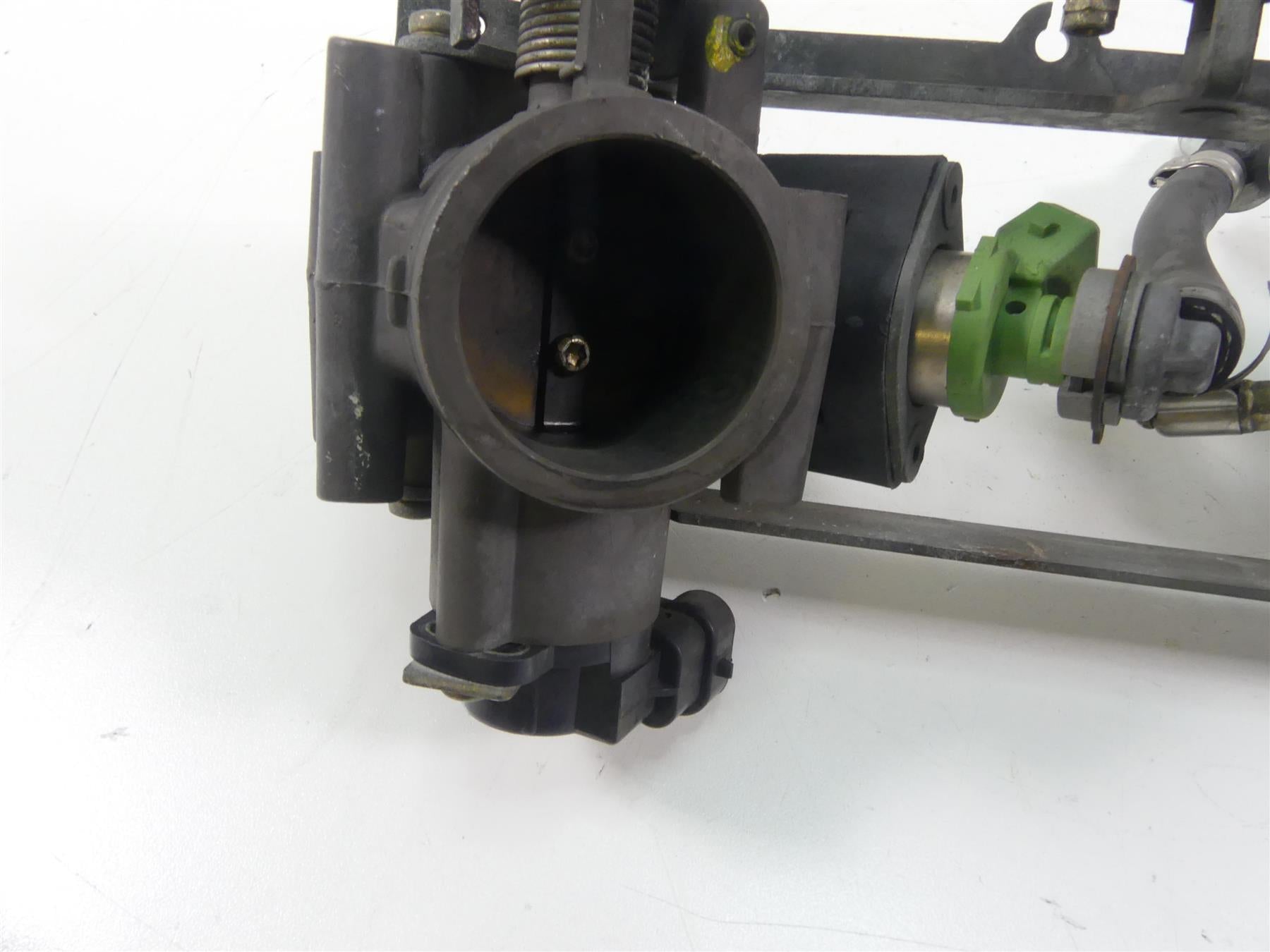 2001 Moto Guzzi California Sp 1100 Throttle Body Fuel Injection Set GU30112571 {{ shop.shopifyCountryName }} - Mototech271