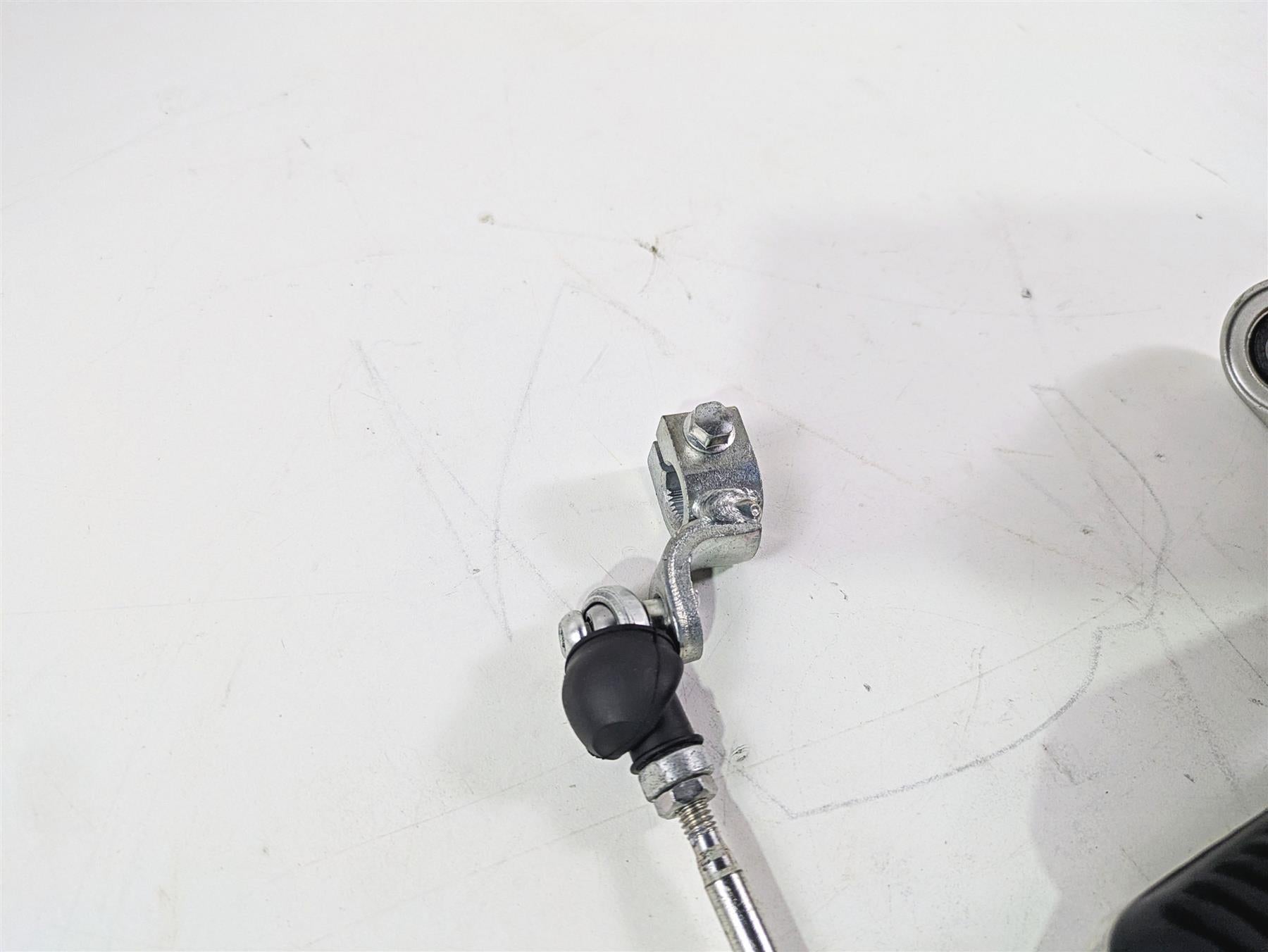 2009 Yamaha FZ1 FZS10 Fazer Left Rider Footpeg Shifter Parts Set 2D1-27442-00-00 {{ shop.shopifyCountryName }} - Mototech271