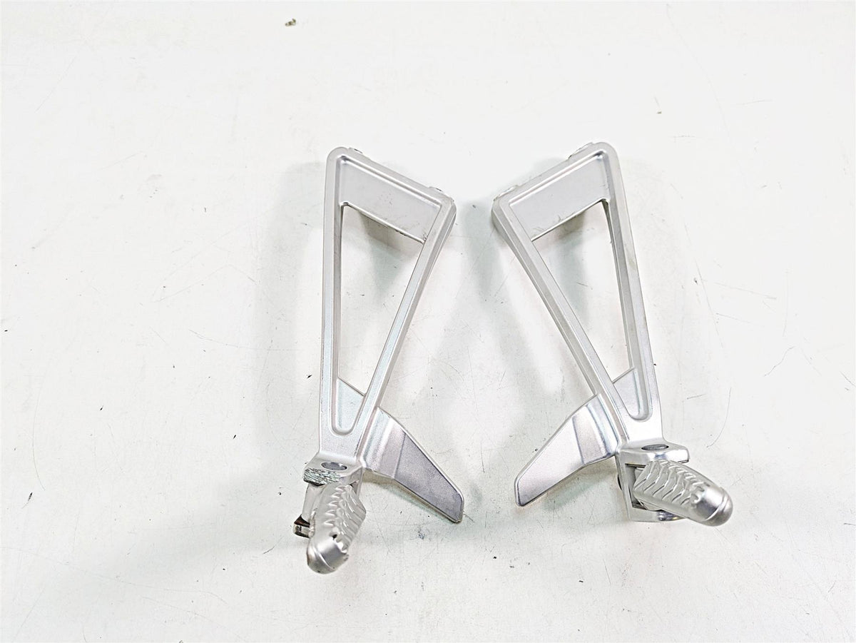 2021 Aprilia RS660 Rear Passenger Footpeg Set - Rash 2B005206 2B005205 {{ shop.shopifyCountryName }} - Mototech271
