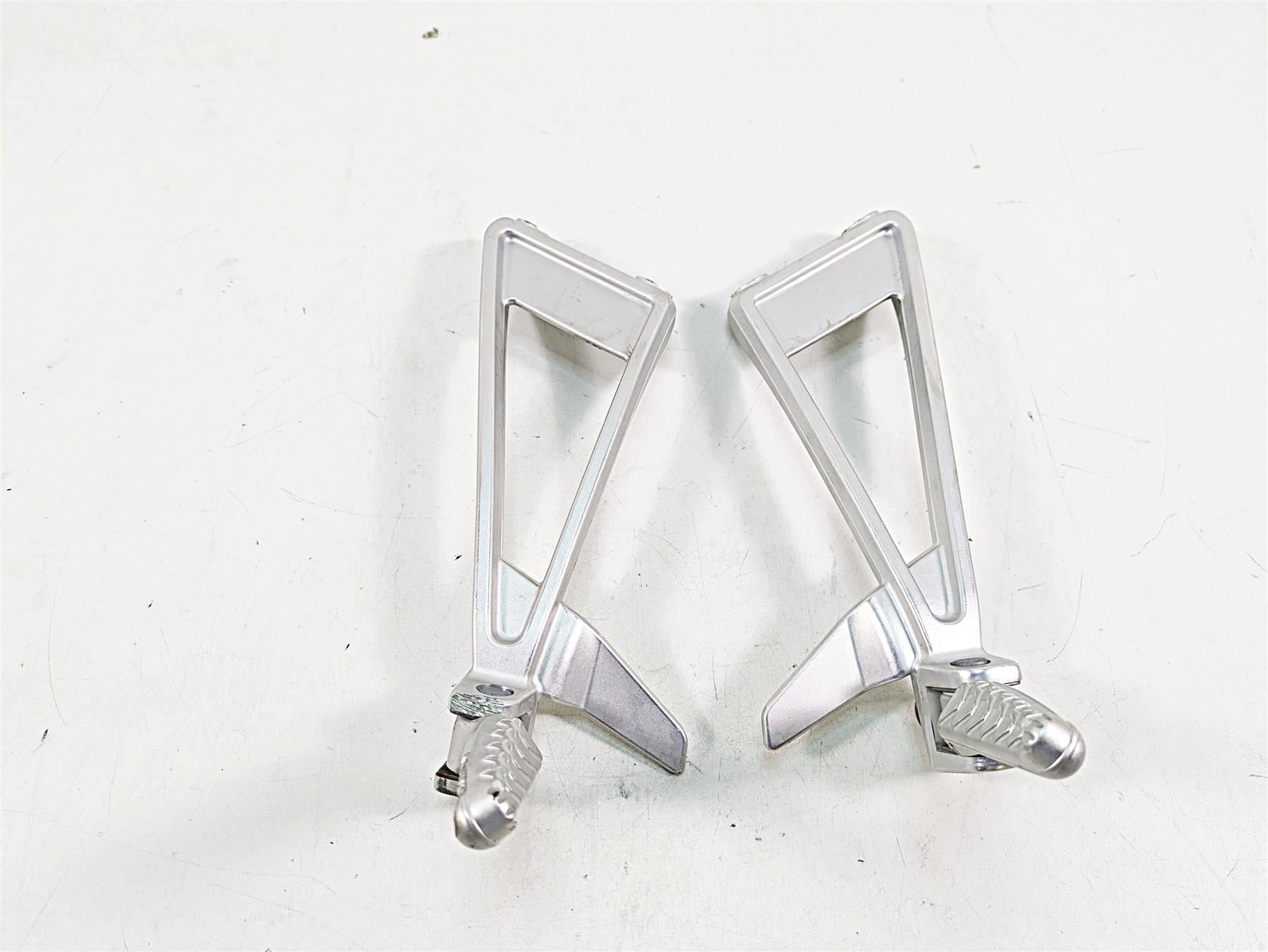 2021 Aprilia RS660 Rear Passenger Footpeg Set - Rash 2B005206 2B005205 {{ shop.shopifyCountryName }} - Mototech271