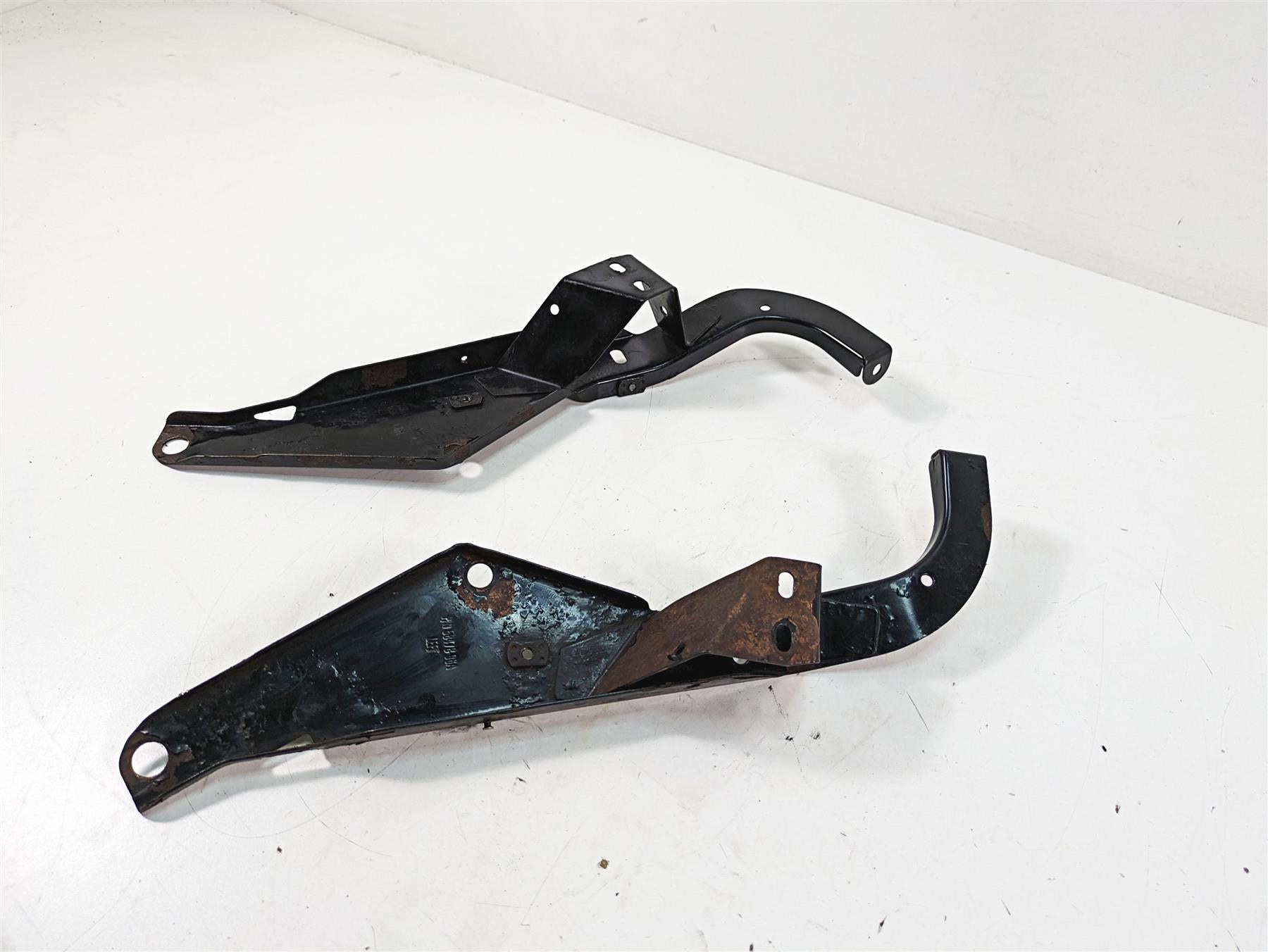 2005 Harley Touring FLHTCUI Electra Glide Front Nose Fairing Mounts Set 58478-96 {{ shop.shopifyCountryName }} - Mototech271