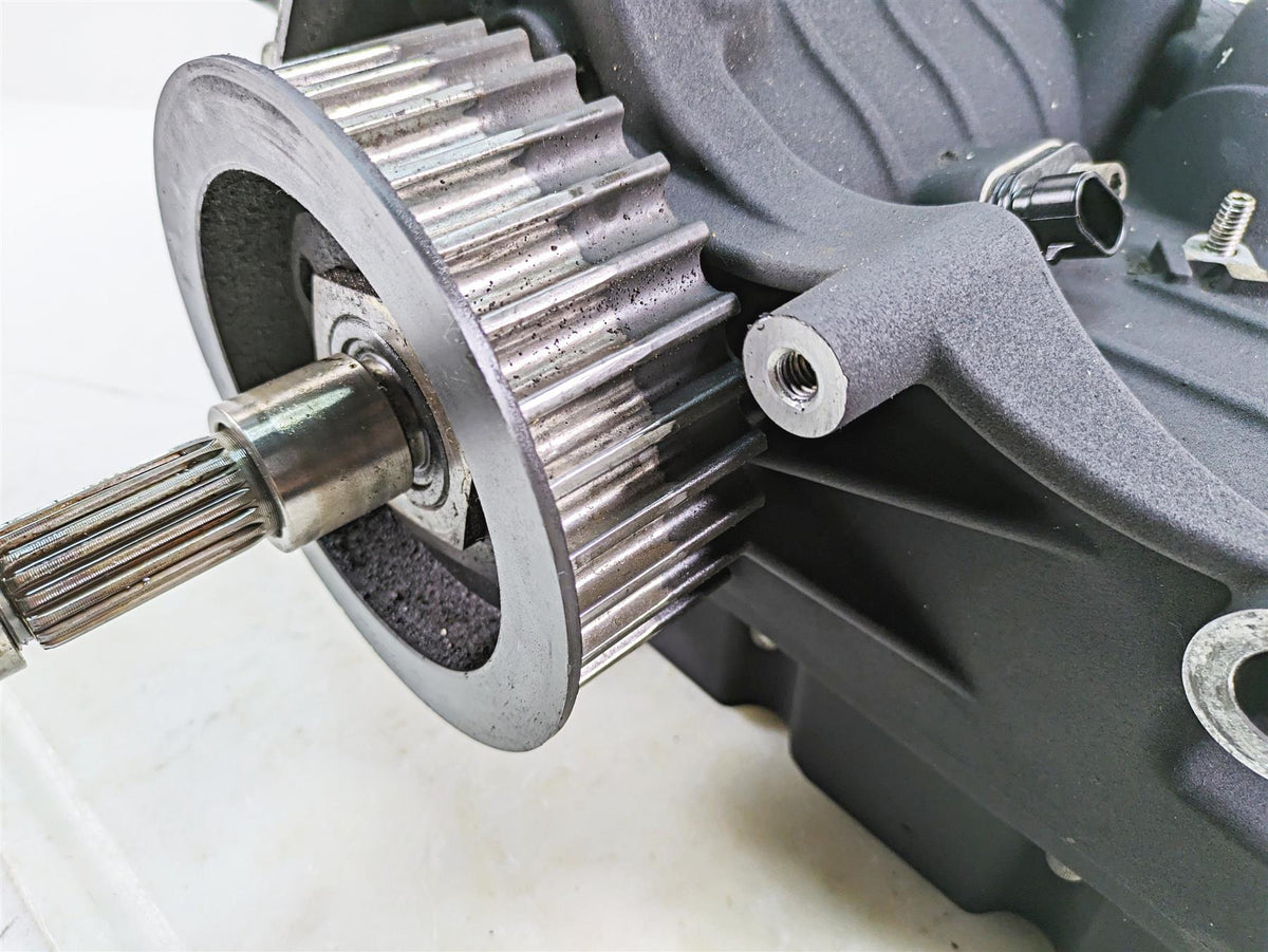 2011 Harley Touring FLHR Road King Transmission Gear Box 6-Speed 33166-10A {{ shop.shopifyCountryName }} - Mototech271