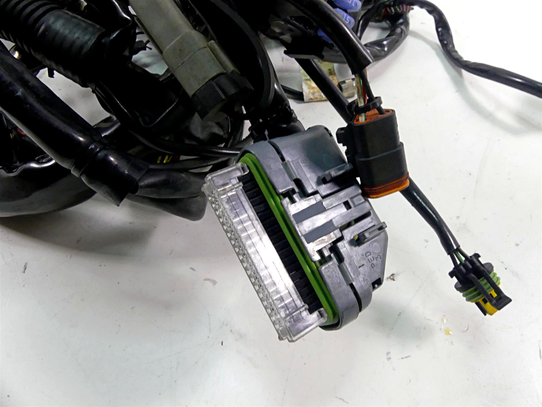 2006 Harley Touring FLHTCU SE E-Glide Main Wiring Harness Loom 70992-06 {{ shop.shopifyCountryName }} - Mototech271