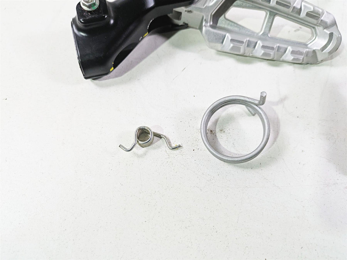 2022 Ducati Scrambler Desert Sled Right Foot Peg & Brake Pedal Set 82433651A {{ shop.shopifyCountryName }} - Mototech271