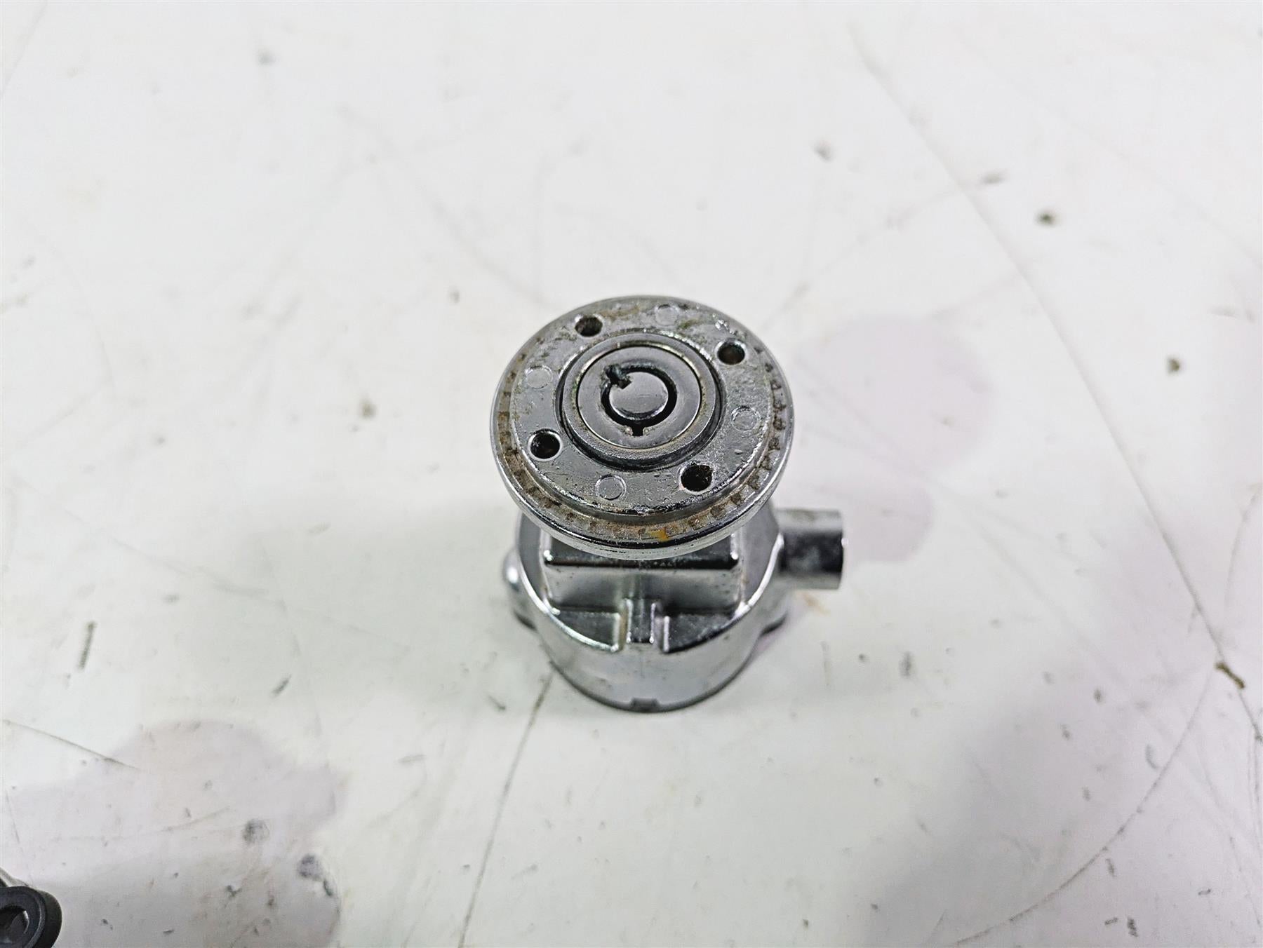 2007 Harley FXDWG Dyna Wide Glide Ignition Switch + Steering Lock -Vin 71430-06A {{ shop.shopifyCountryName }} - Mototech271