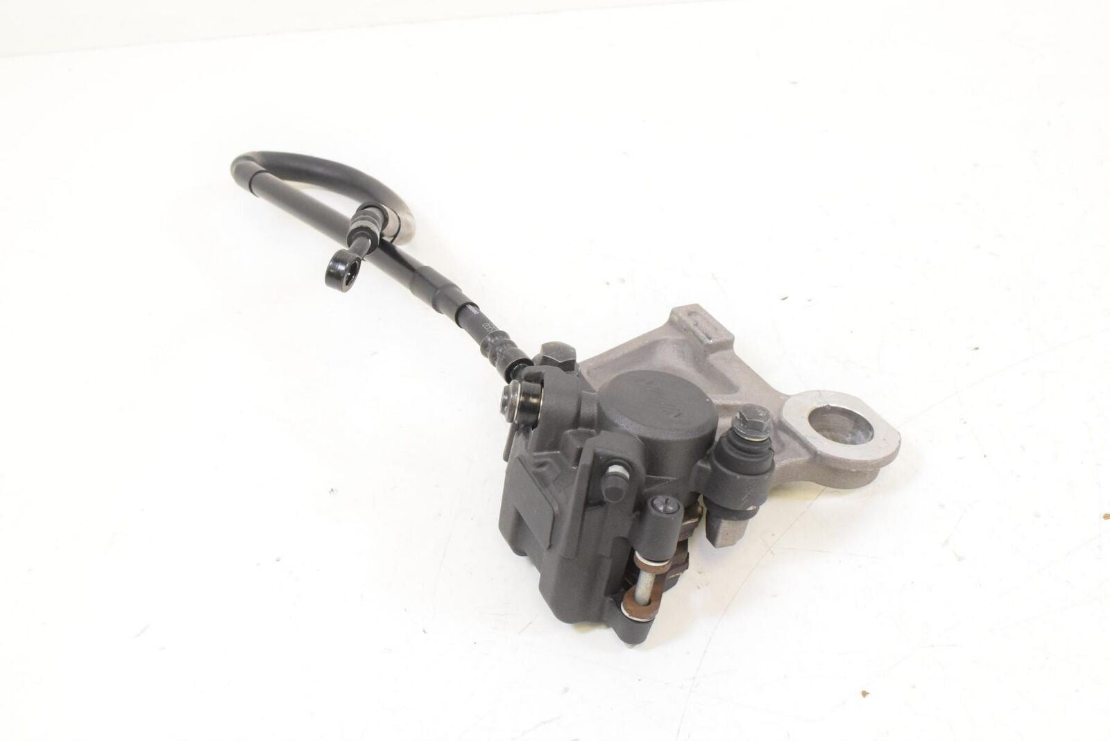 2016 Yamaha YZFR6 YZF R6 Rear NISSIN Brake Caliper SET 2C0-2580W-00-00 {{ shop.shopifyCountryName }} - Mototech271