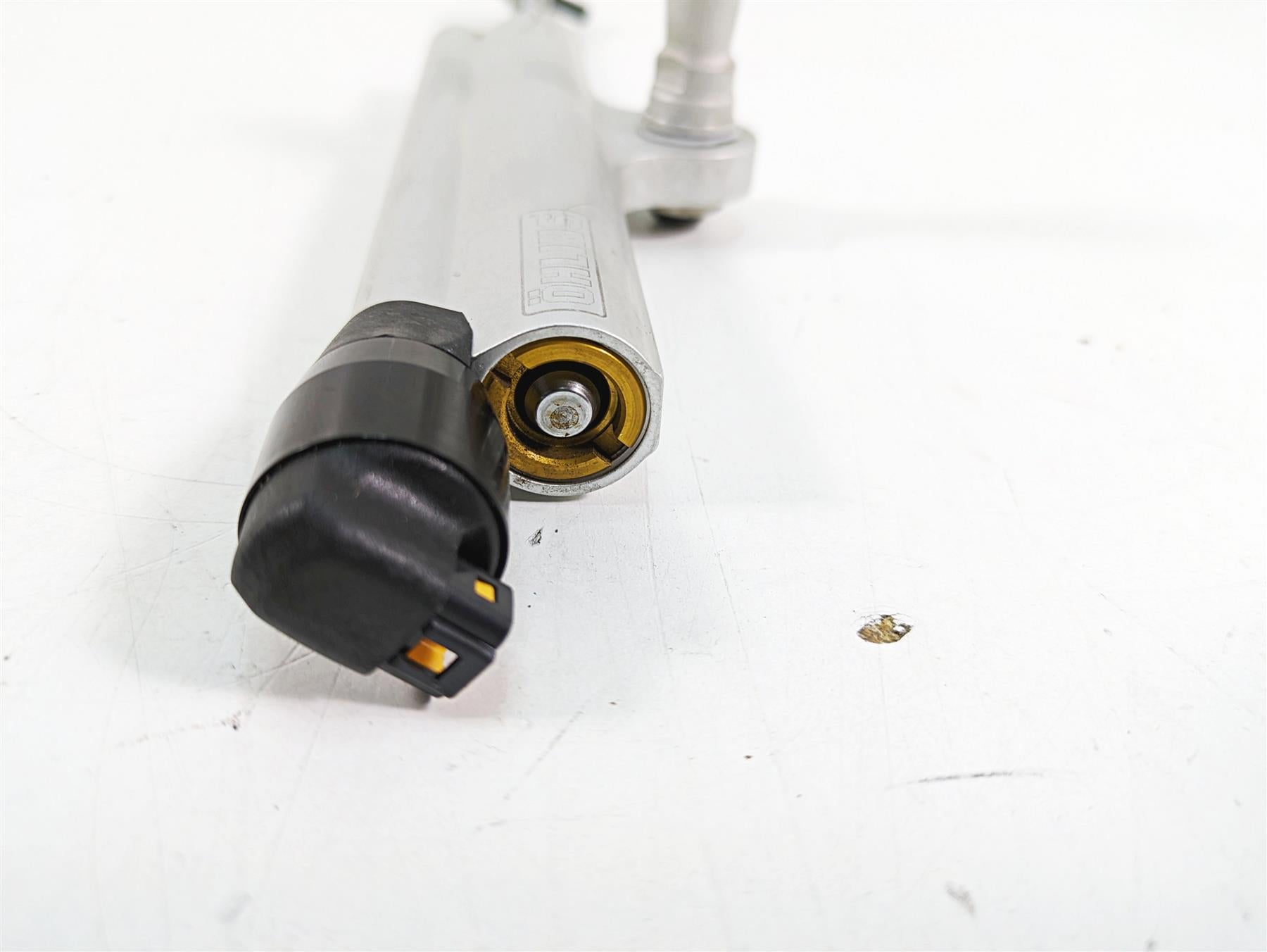 2020 Aprilia Tuono V4 Factory Ohlins Steering Damper Stabilizer 2B005520 {{ shop.shopifyCountryName }} - Mototech271