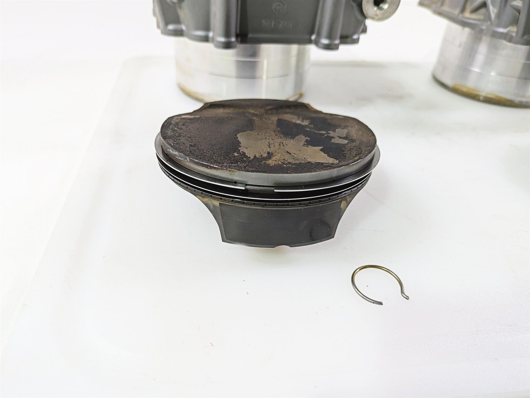 2020 KTM 1290 Super Adventure R Cylinder Jug Piston Set 6173003810024 {{ shop.shopifyCountryName }} - Mototech271