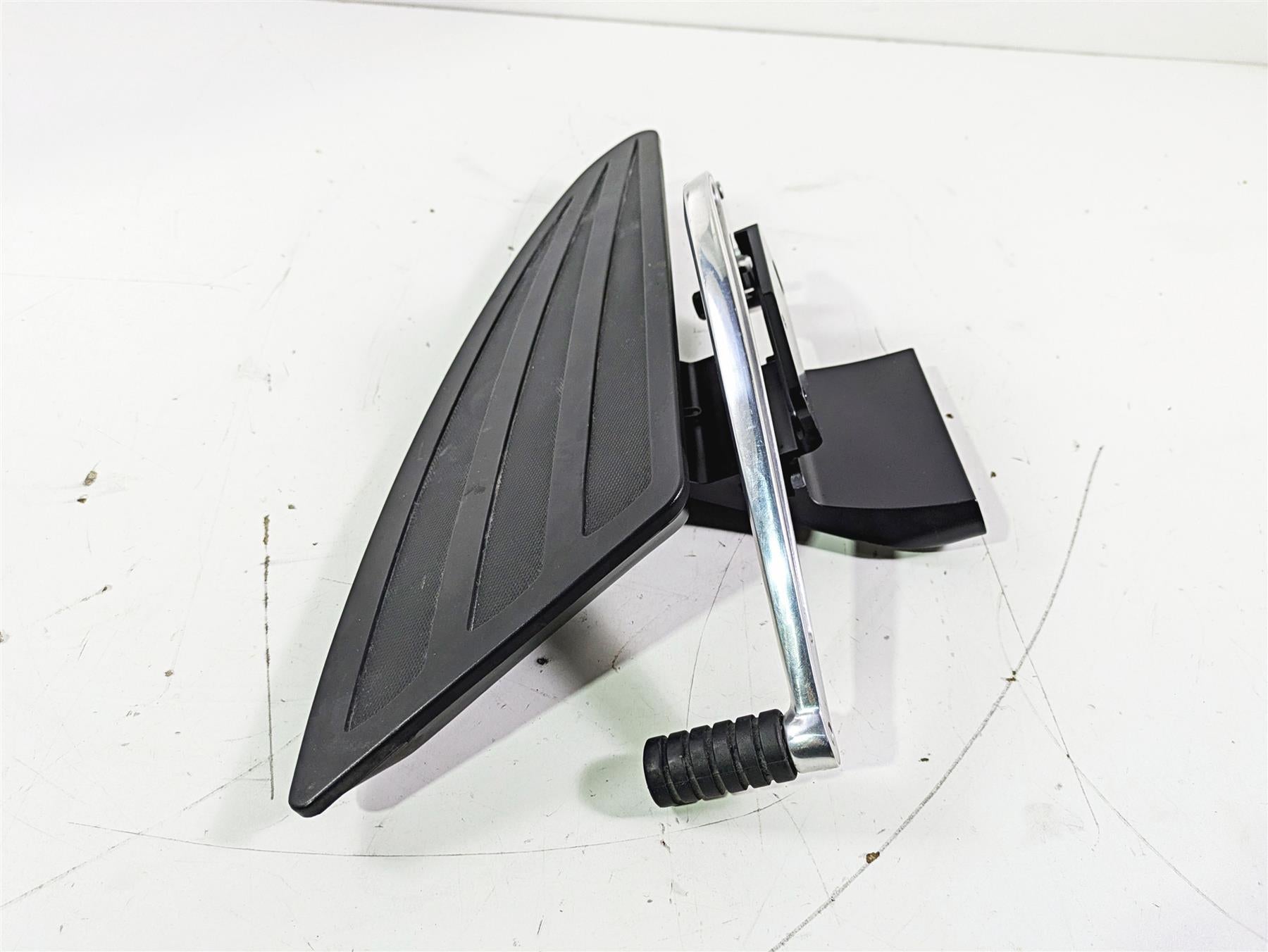 2012 Victory Cross Country Front Right Floorboard & Brake Pedal 5135045 5134178 {{ shop.shopifyCountryName }} - Mototech271