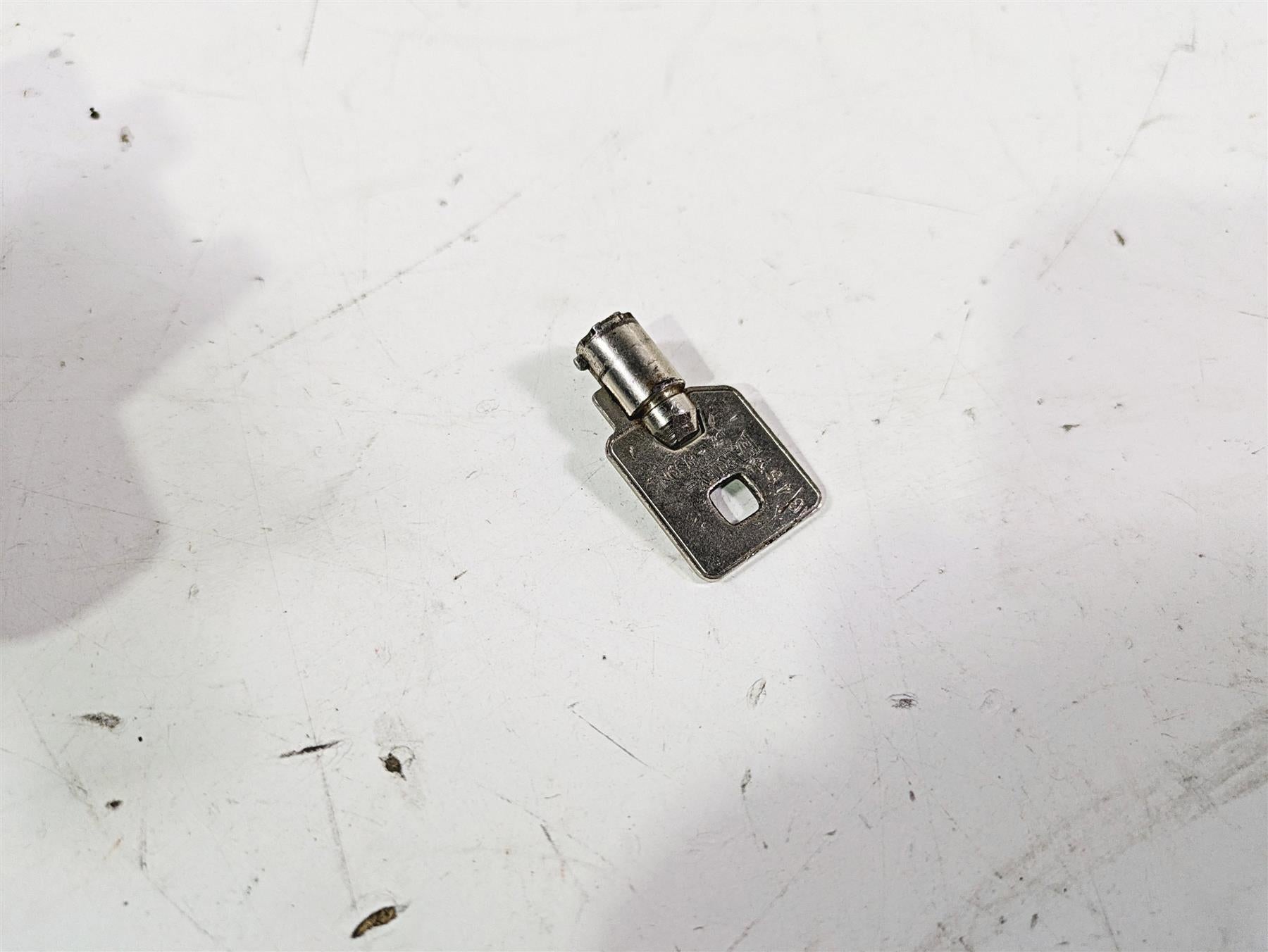 2016 Harley Touring FLTRX Road Glide Ignition Switch & Key READ 71400016B {{ shop.shopifyCountryName }} - Mototech271