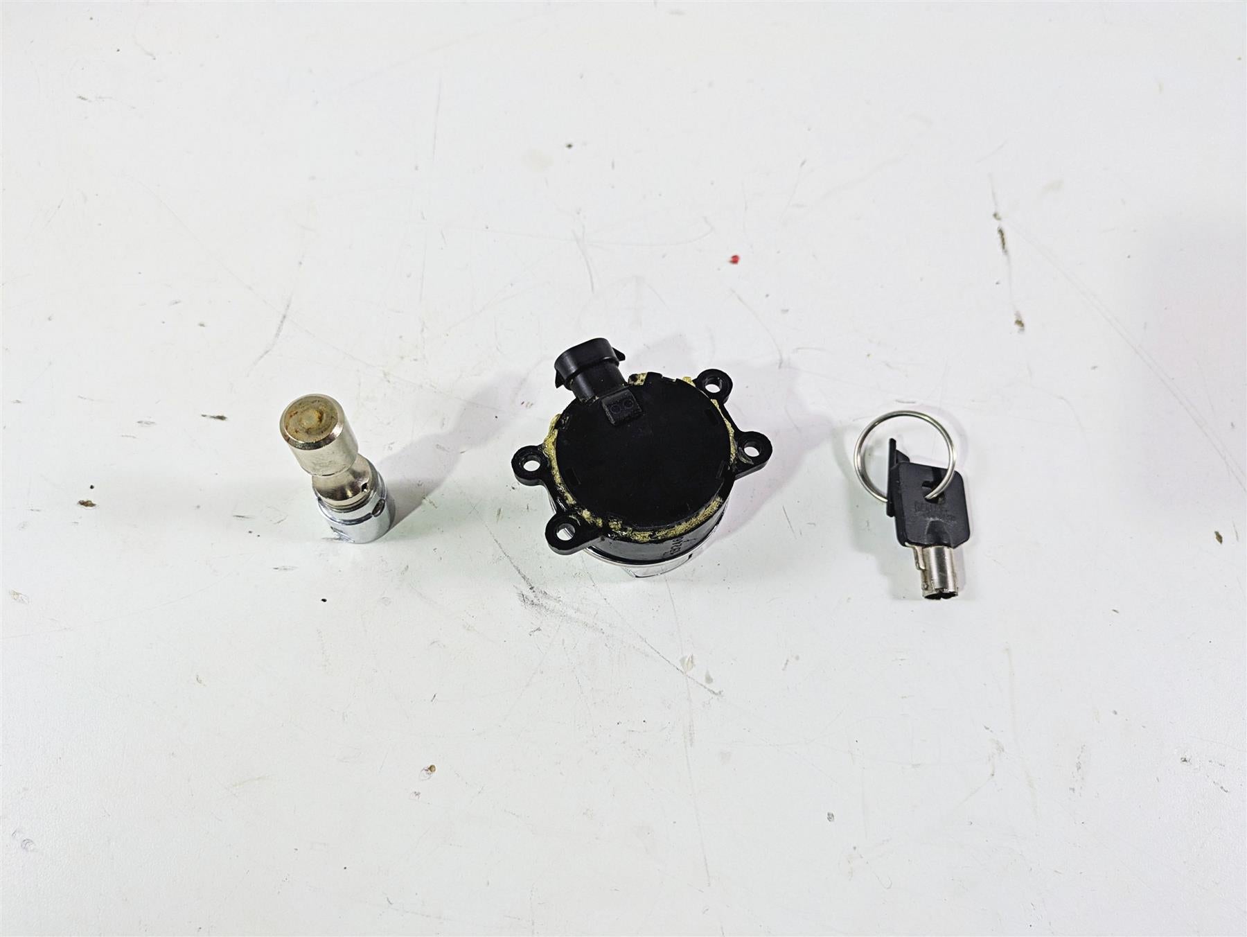 2014 Harley FLS Softail Slim Ignition Switch Key Lock Set 71400076 {{ shop.shopifyCountryName }} - Mototech271