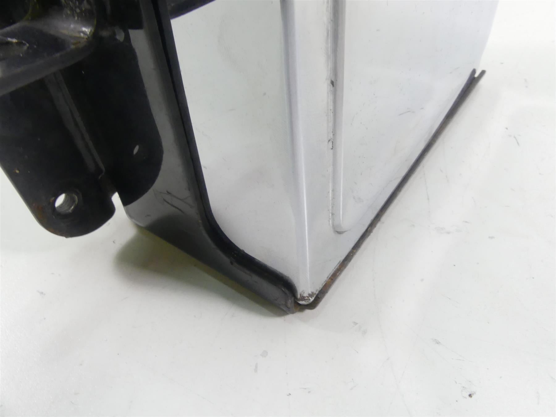 2004 Harley FXDWGI Dyna Wide Glide Battery Tray Box Holder Cover 66375-97 {{ shop.shopifyCountryName }} - Mototech271