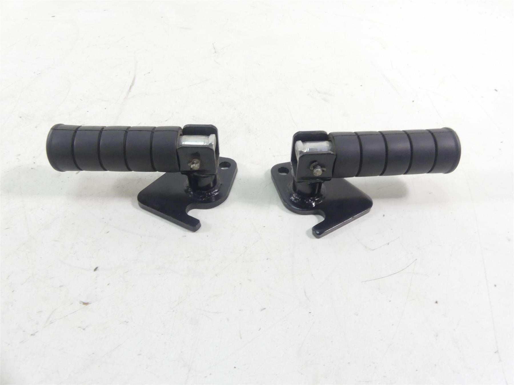 2002 Yamaha XVS1100 V-Star Rear Passenger Footpeg Foot Rest Set 5EL-27430-00-00 {{ shop.shopifyCountryName }} - Mototech271