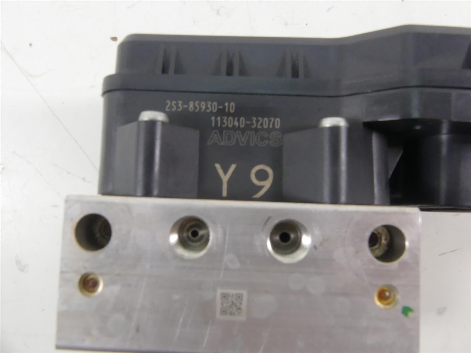2013 Yamaha VMX17 V-Max 1700 Abs Brake Pump Pressure Module 2S3-85930-10-00 {{ shop.shopifyCountryName }} - Mototech271