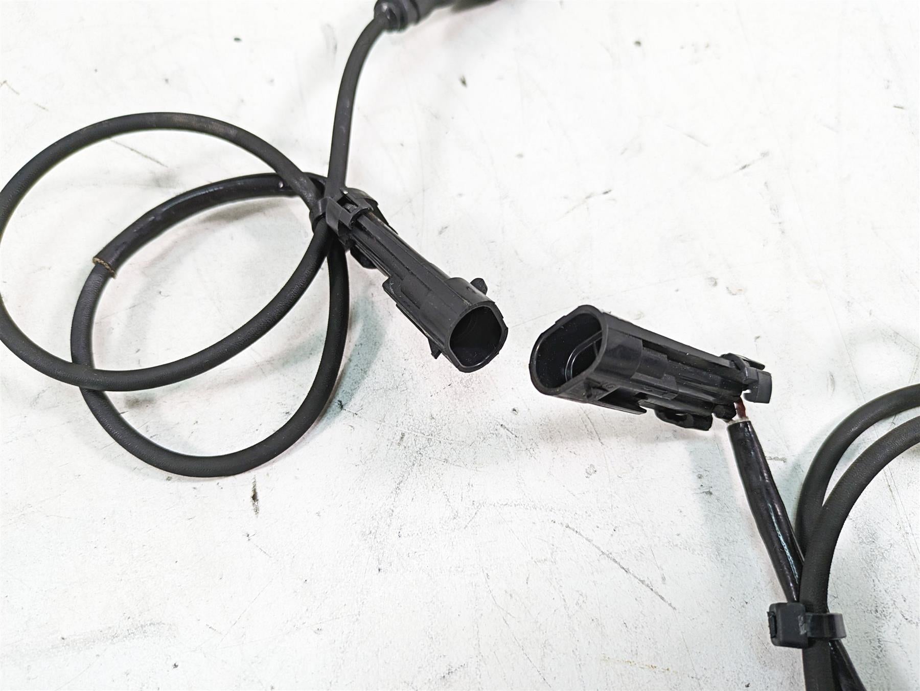 2010 Harley Touring FLHTCU Electra Glide Abs Brake Wheel Sensor Set 40614-08 {{ shop.shopifyCountryName }} - Mototech271