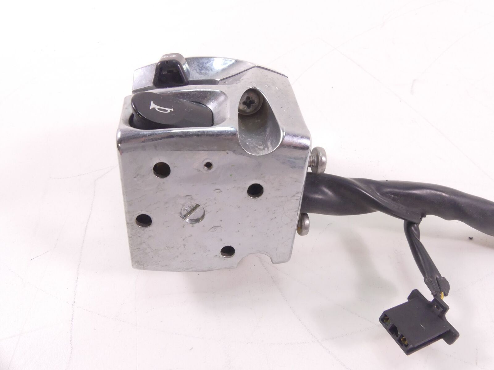 2009 Victory Vision Tour Left Hand Control Switch Turn Signal Horn Shield 401199 {{ shop.shopifyCountryName }} - Mototech271