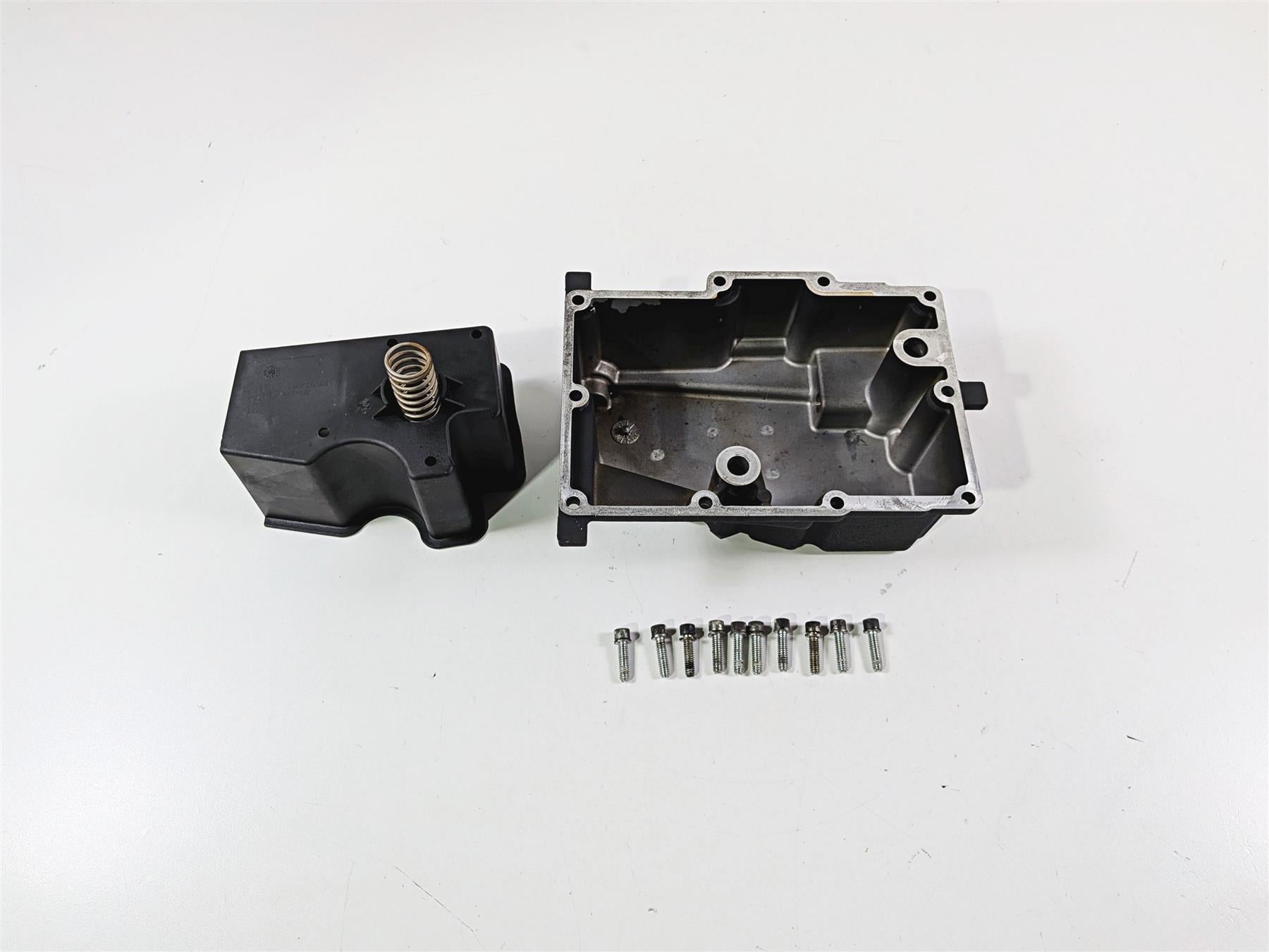 2007 Harley Dyna FXDB Street Bob Transmission Oil Pan & Baffle Set 26071-02