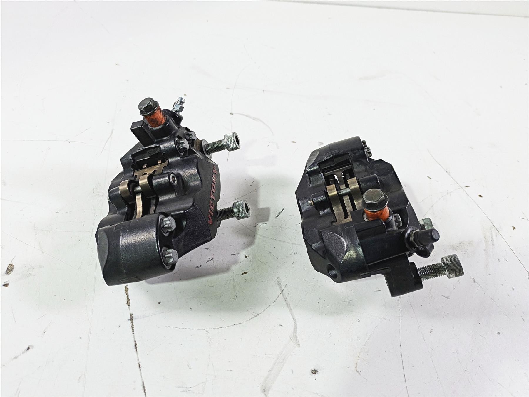 2012 Victory Cross Country Front Brake Caliper Set 1911512 1911513 {{ shop.shopifyCountryName }} - Mototech271