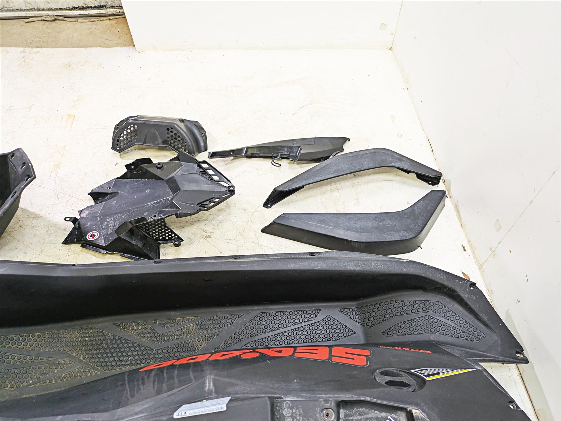 2022 SeaDoo Spark 900 Trixx Inner Hull Center Body & Covers 291006043 {{ shop.shopifyCountryName }} - Mototech271