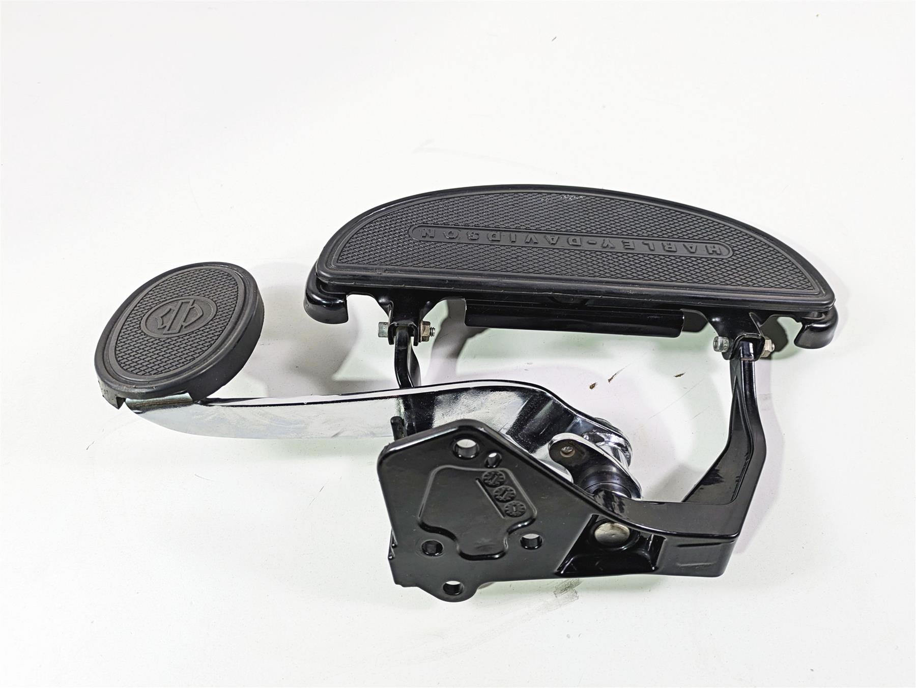 2014 Harley FLS Softail Slim Right Front Floorboard & Brake Pedal 42431-11 {{ shop.shopifyCountryName }} - Mototech271