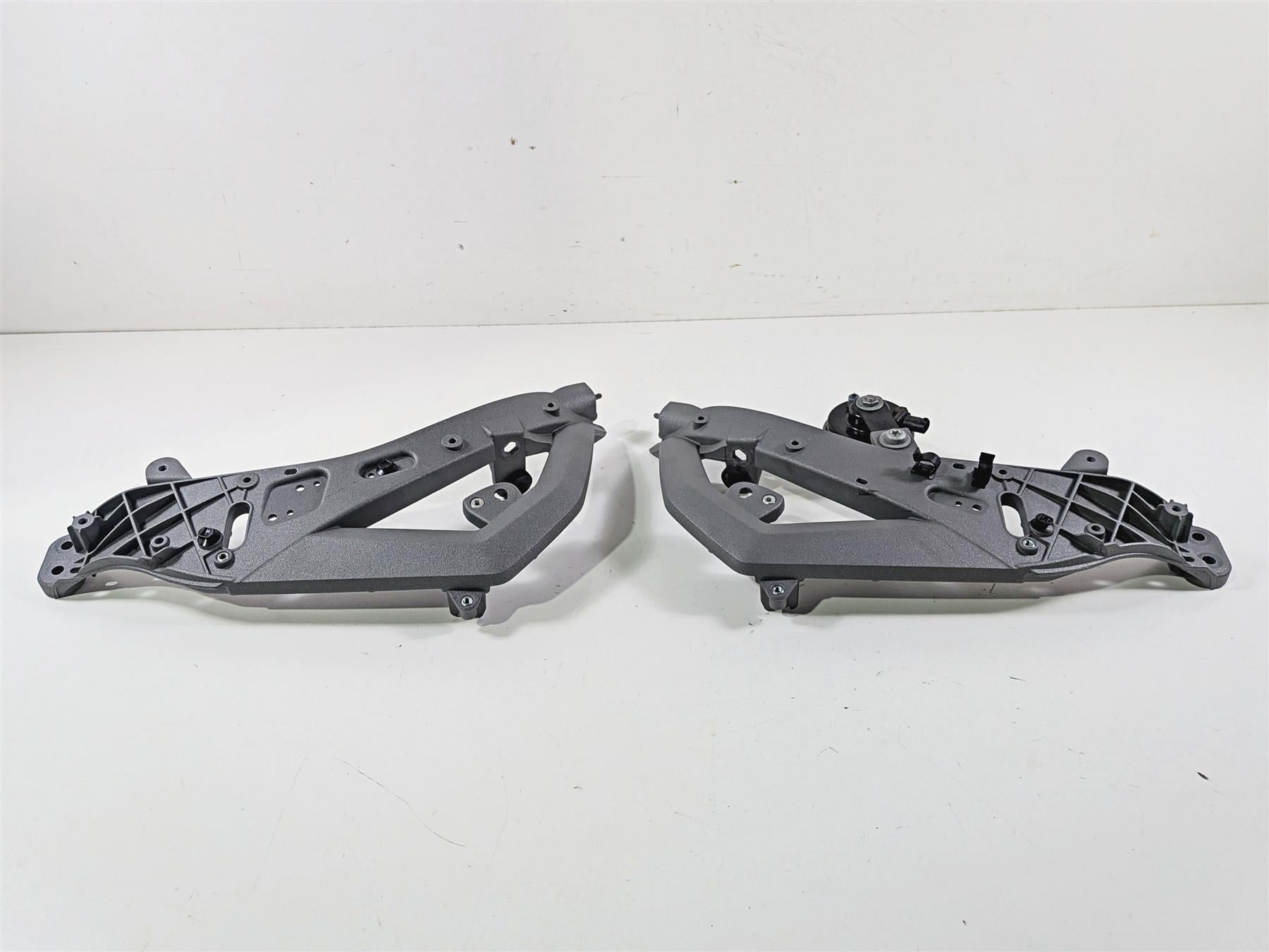 2016 BMW R1200 GS K50 Front Center Stay Carrier Mount 46638528673 46638528674 {{ shop.shopifyCountryName }} - Mototech271