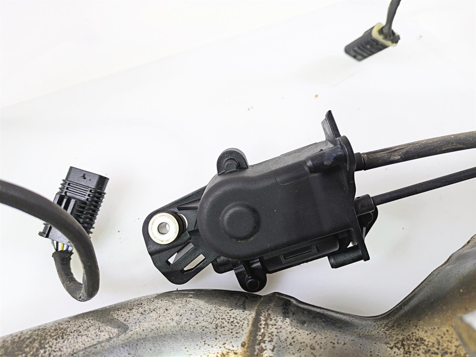2019 BMW R1250RT K52 Exhaust Header Manifold & Servo Motor 18519829767 {{ shop.shopifyCountryName }} - Mototech271